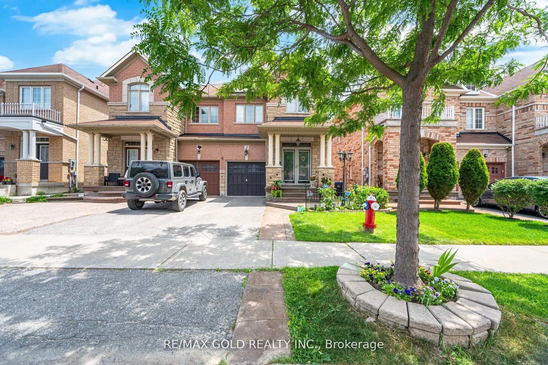 28 Versailles Crescent