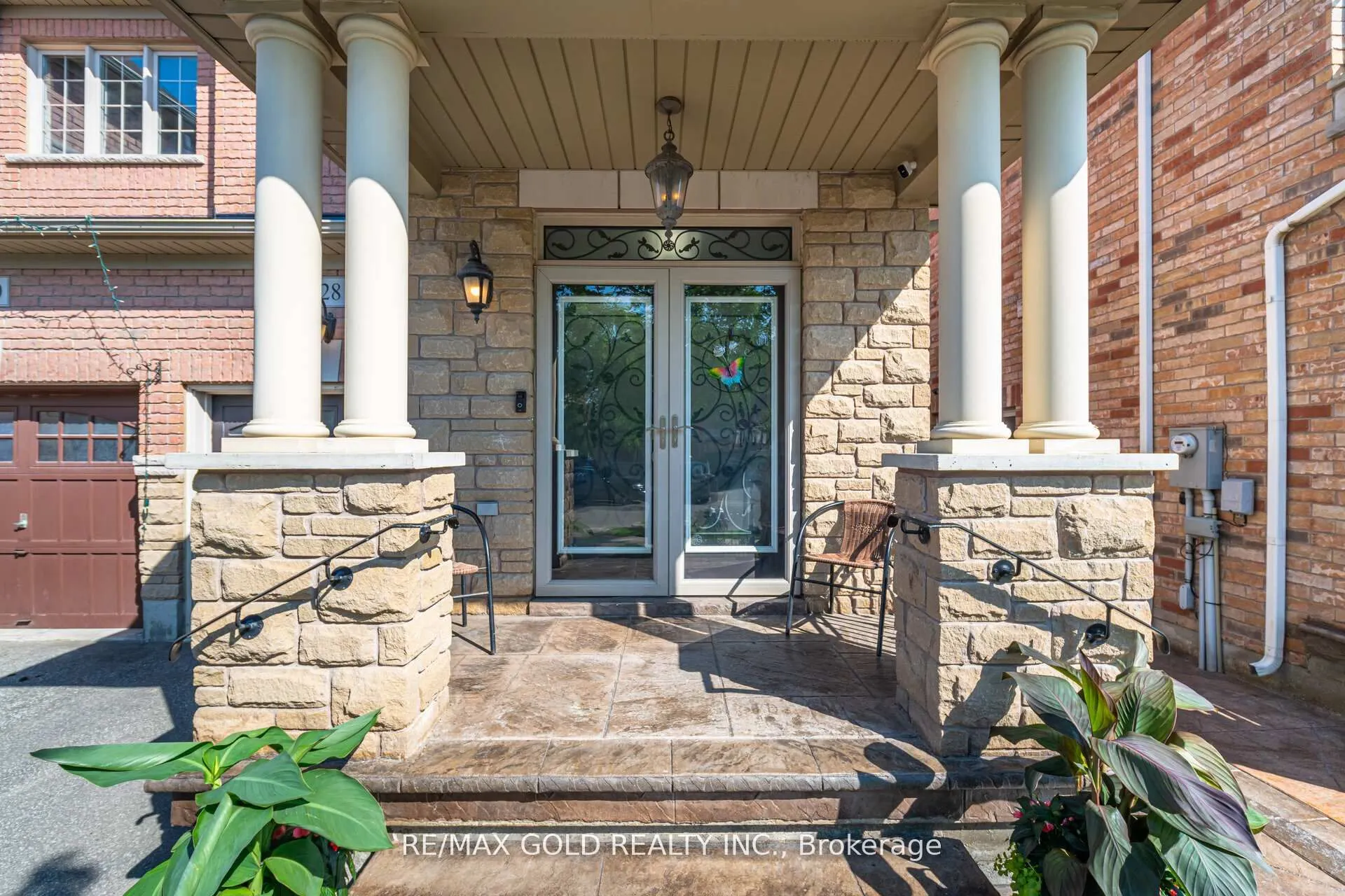 28 Versailles Crescent