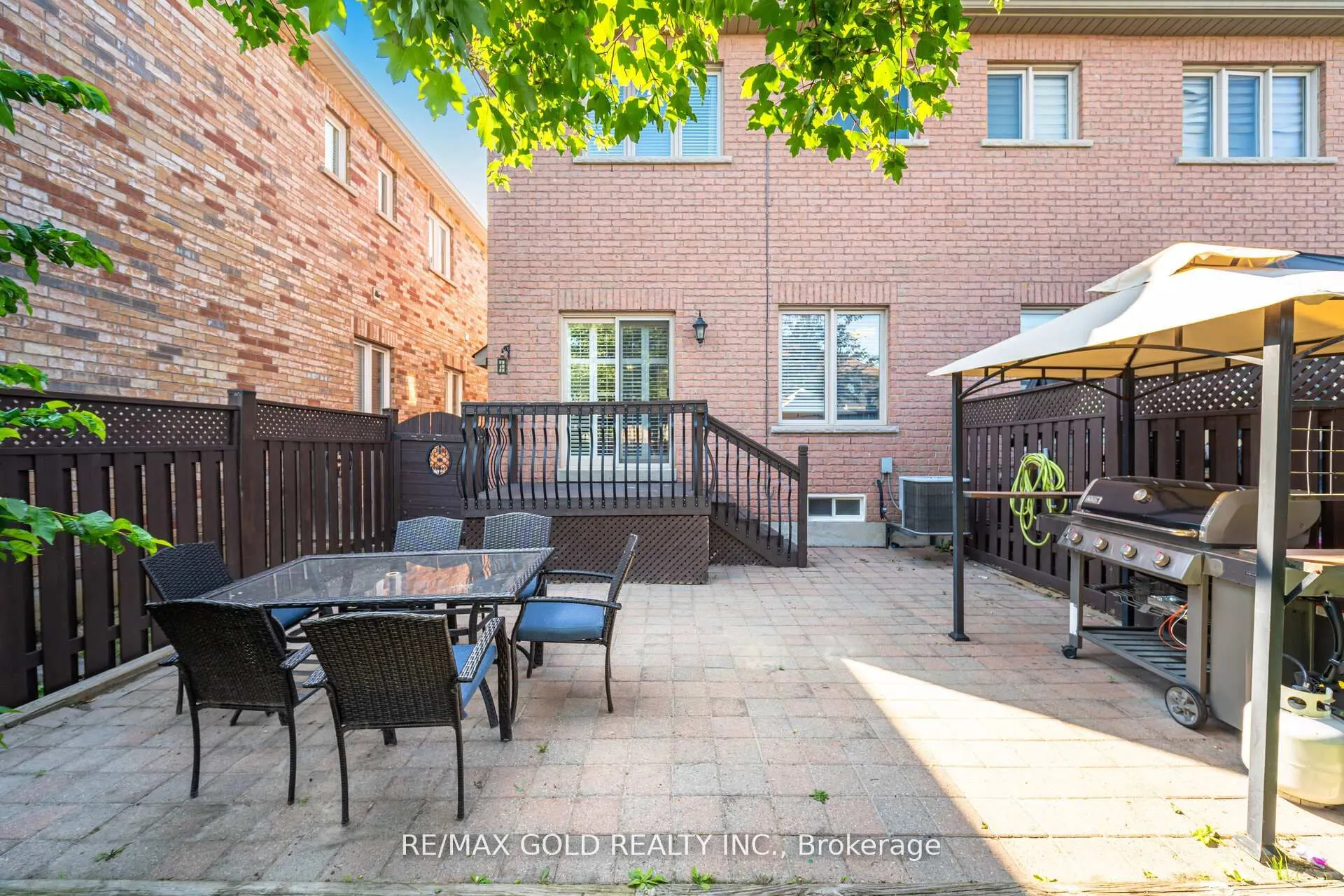 28 Versailles Crescent