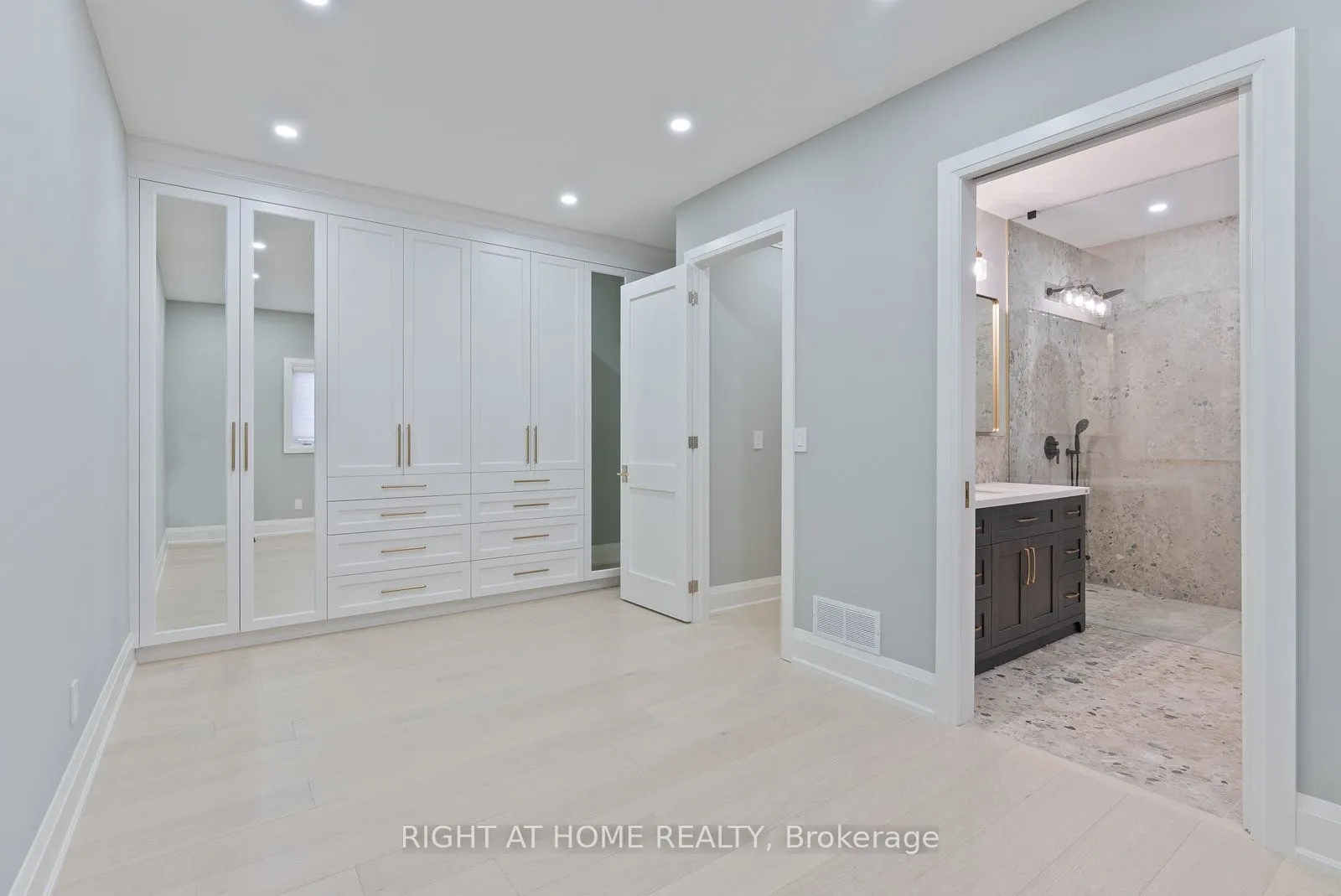 10 RIVERWOOD Terrace