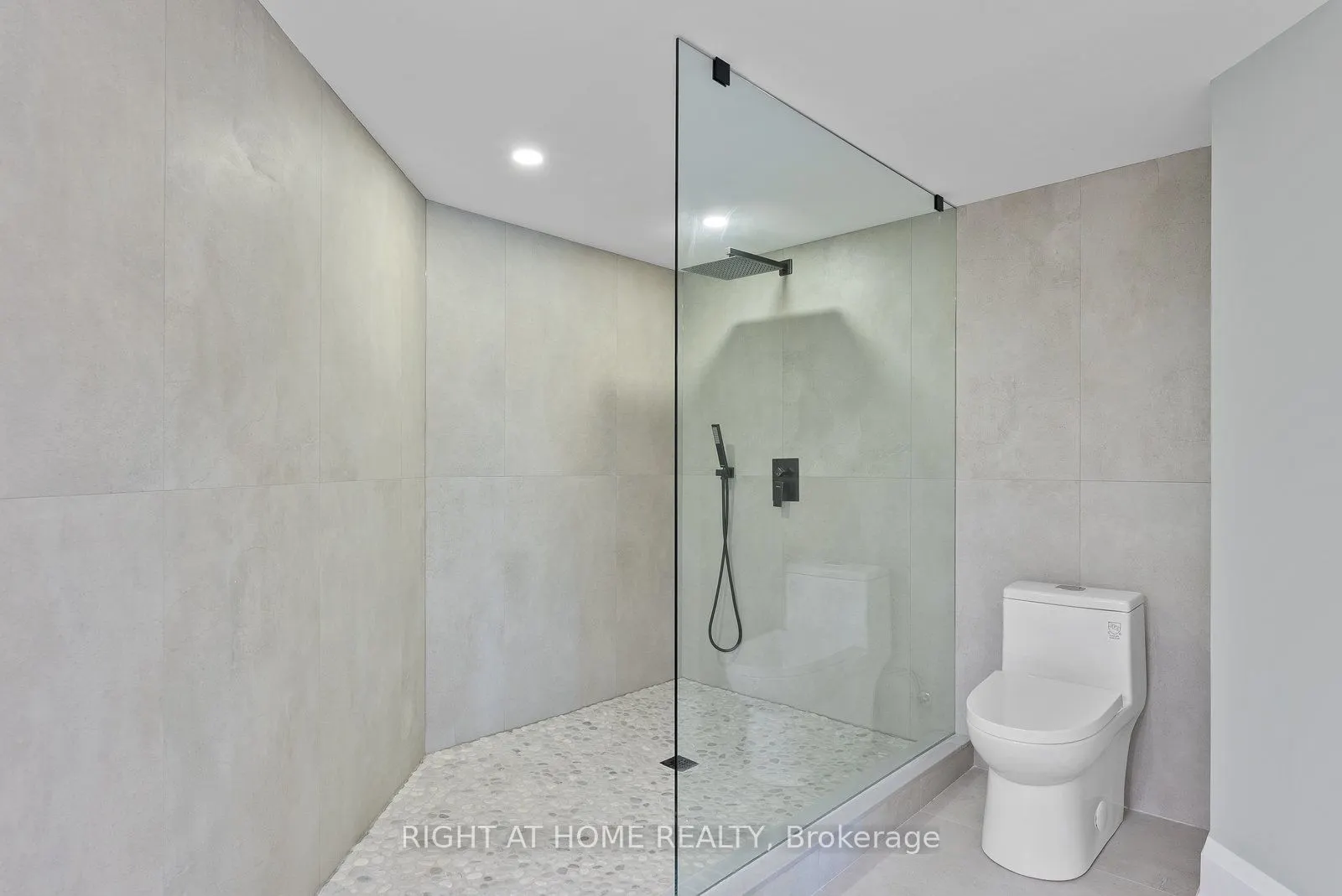 10 RIVERWOOD Terrace