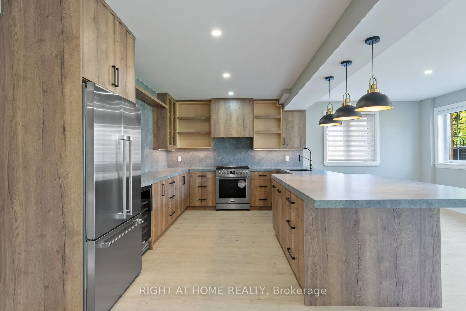 10 RIVERWOOD Terrace