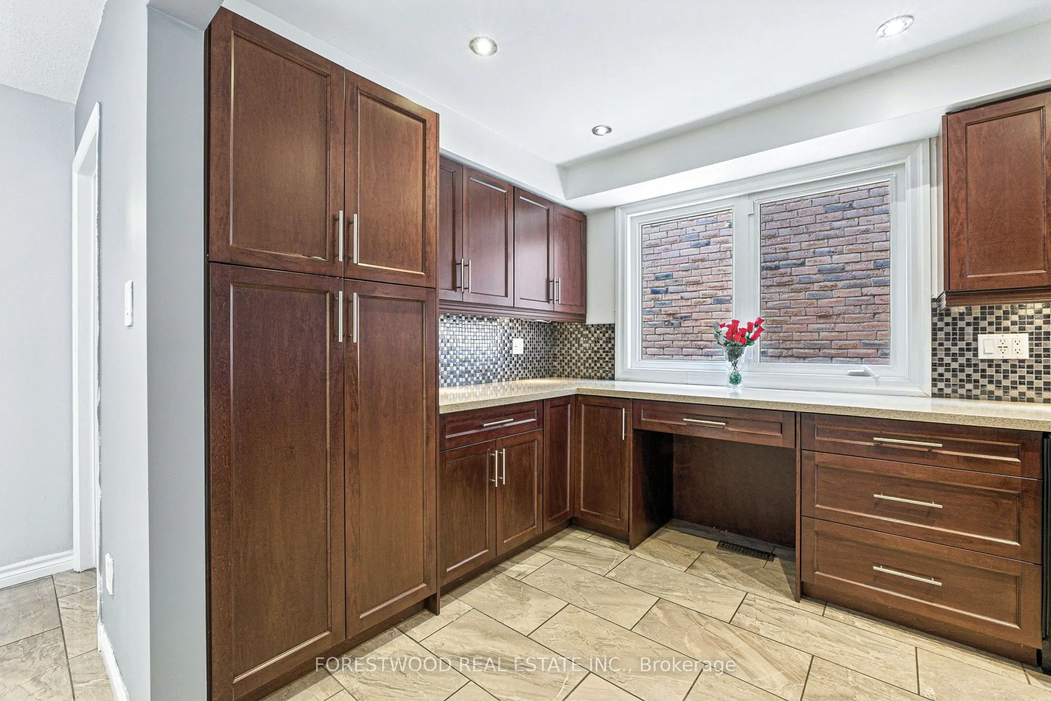 1619 Dewberry Crescent