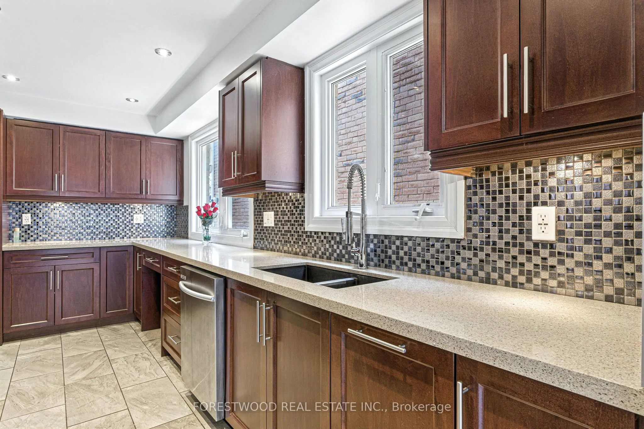 1619 Dewberry Crescent