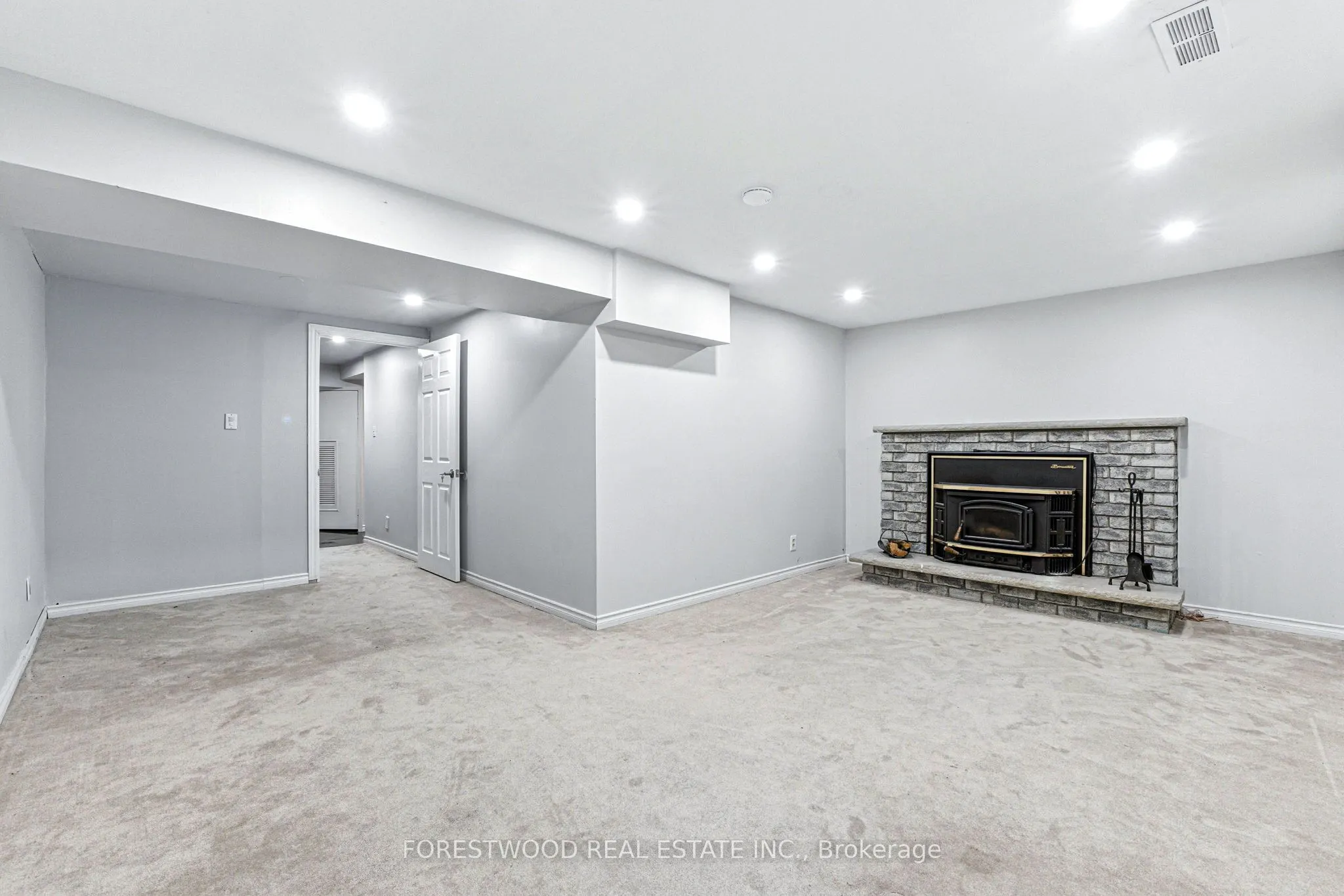 1619 Dewberry Crescent