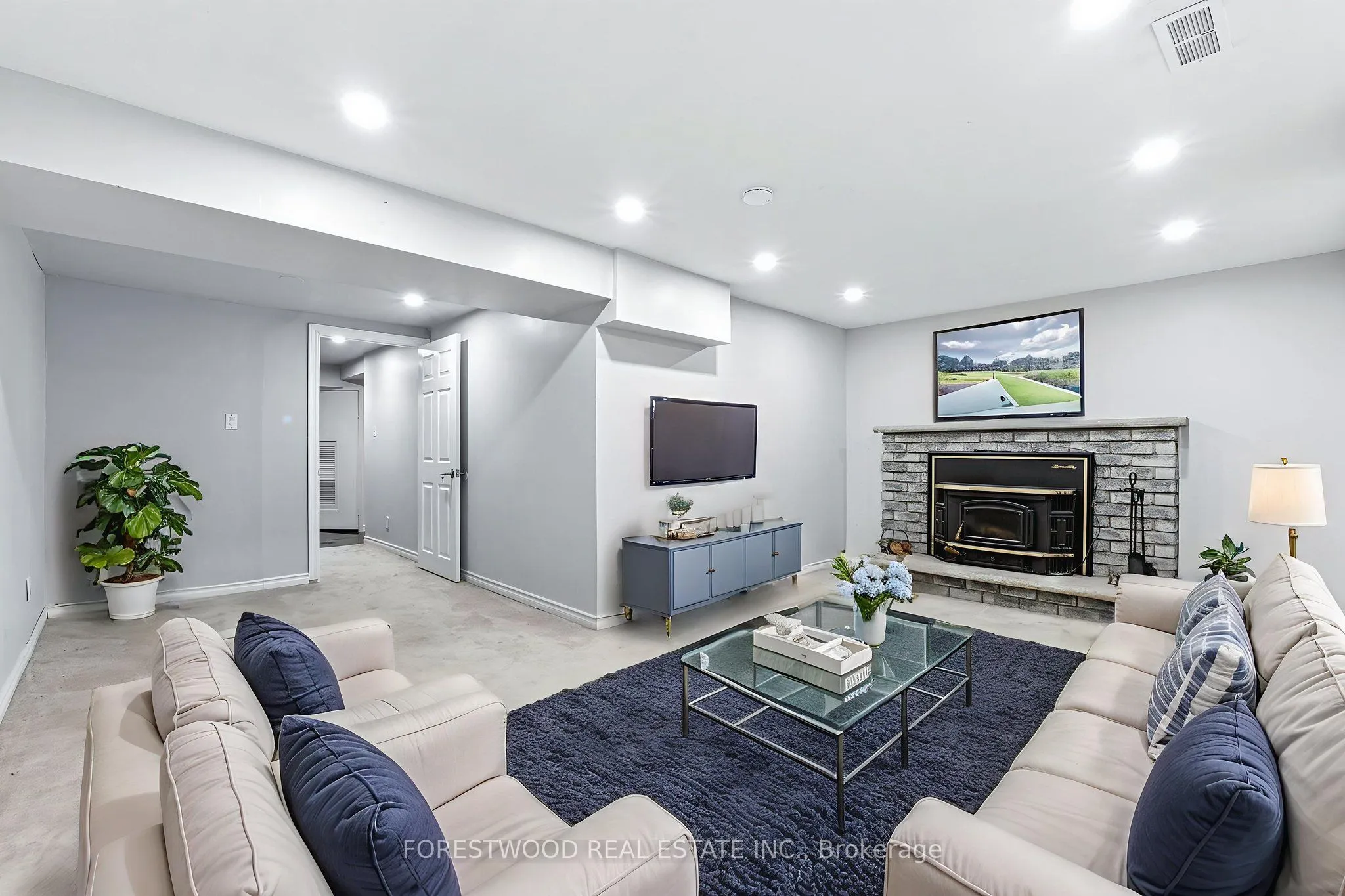 1619 Dewberry Crescent