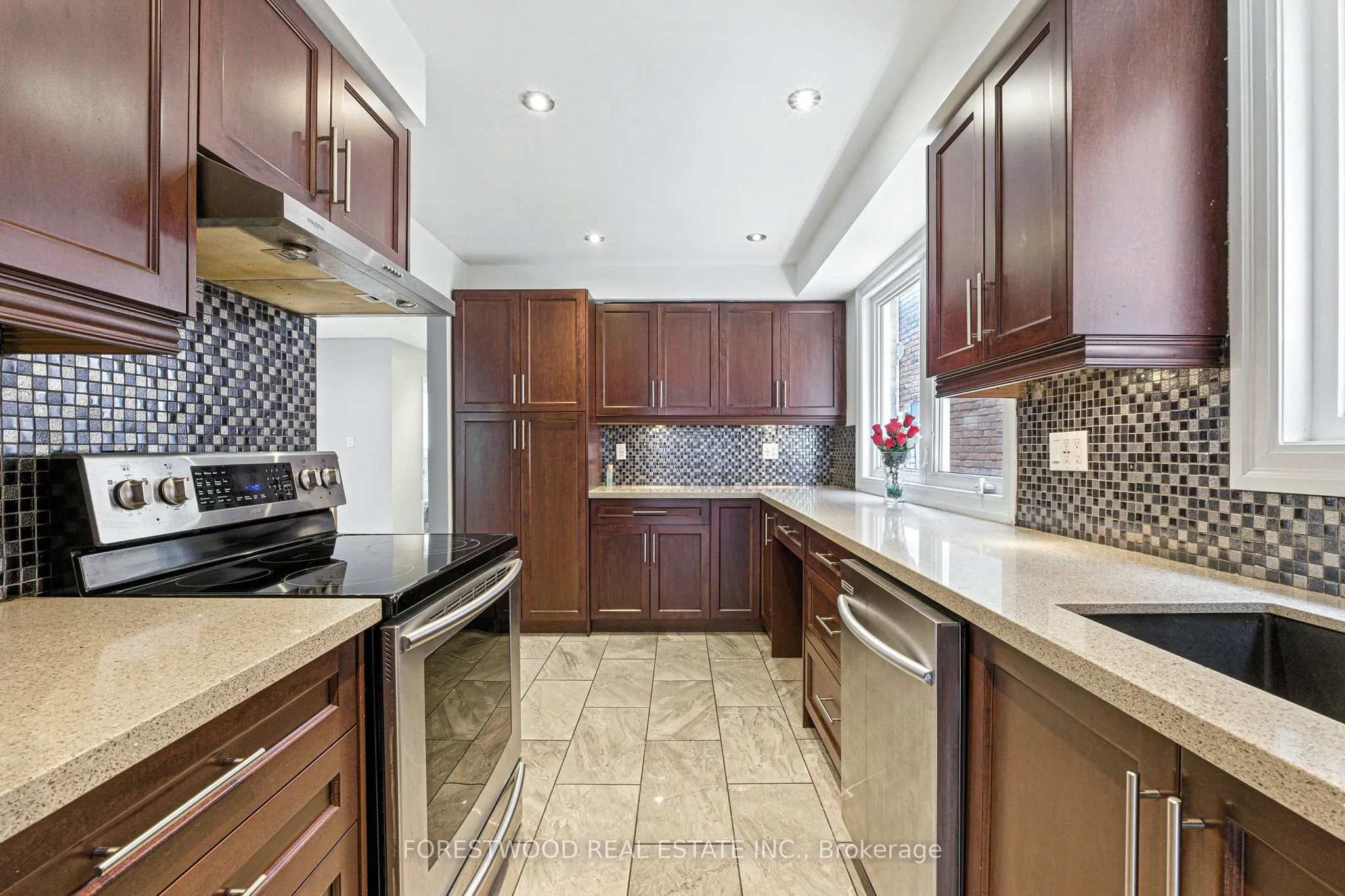 1619 Dewberry Crescent