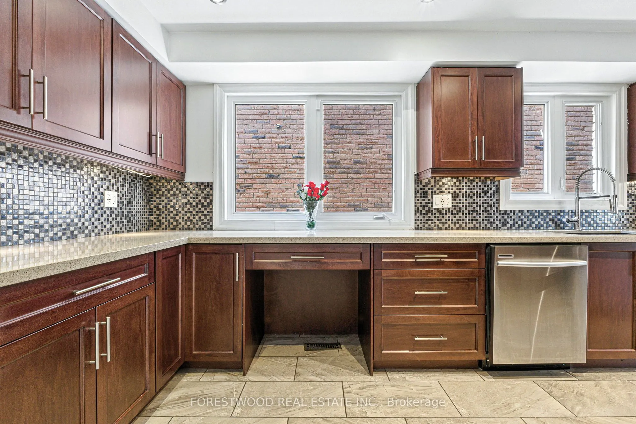 1619 Dewberry Crescent