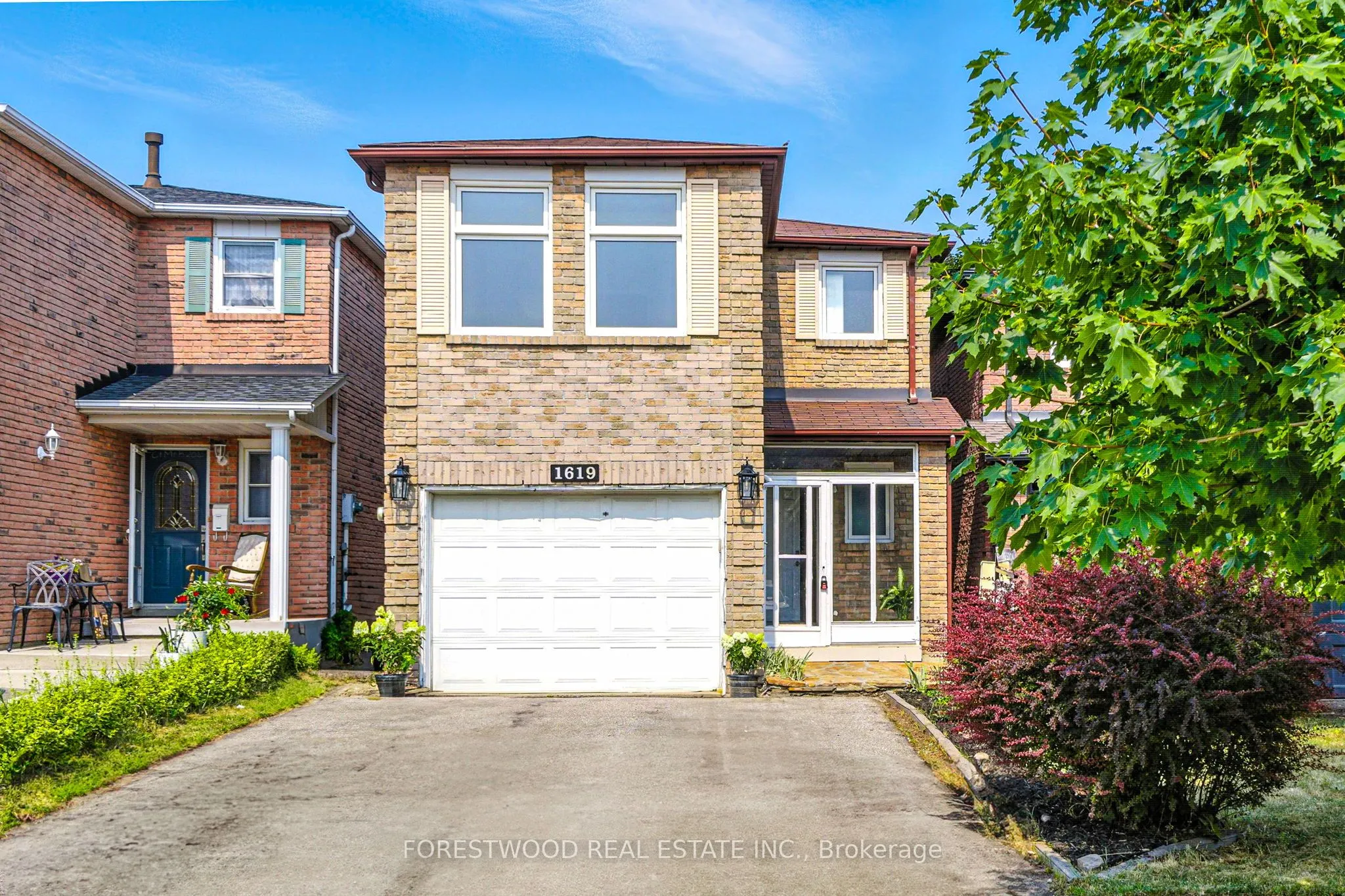 1619 Dewberry Crescent