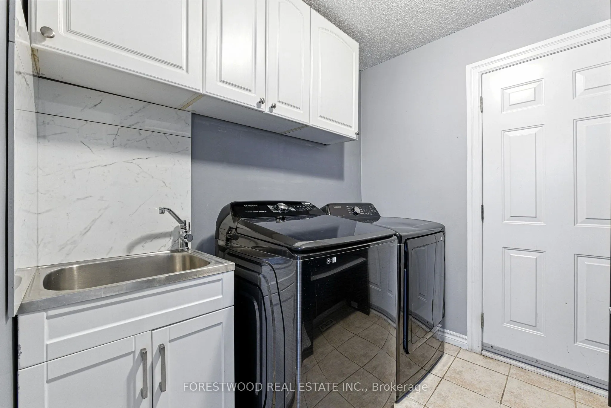 1619 Dewberry Crescent