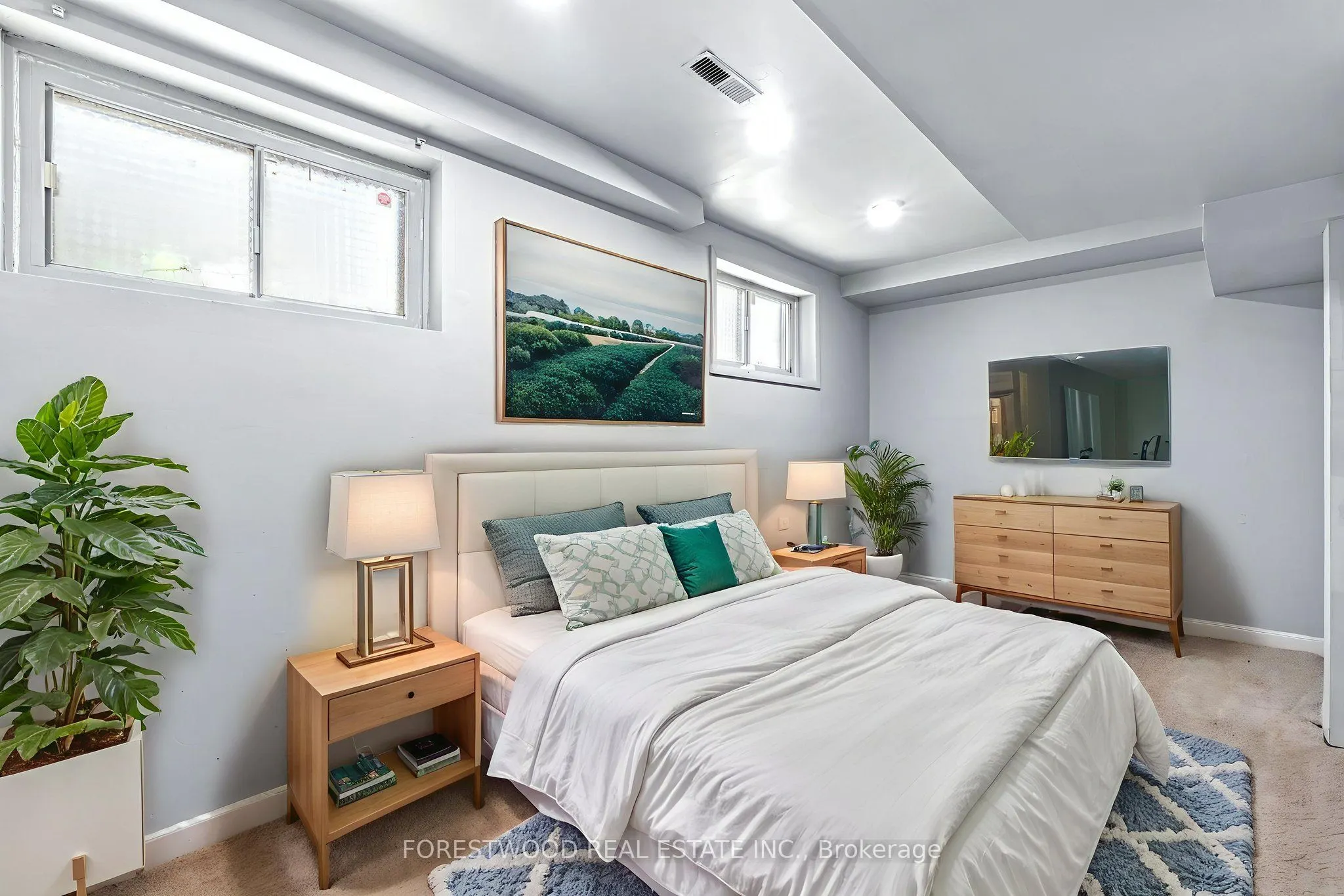 1619 Dewberry Crescent