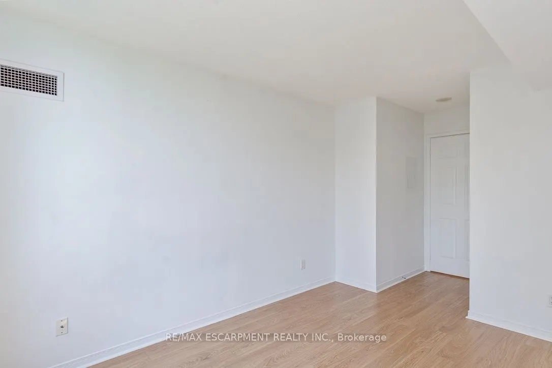 4900 Glen Erin Drive, #207