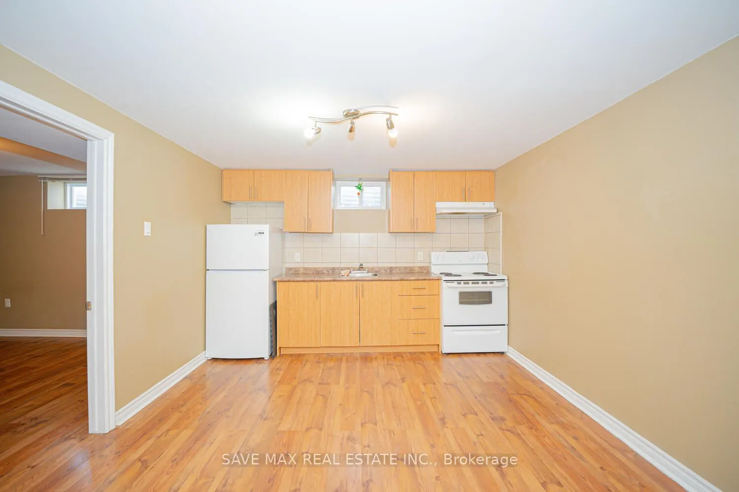 102 SUTHERLAND Avenue