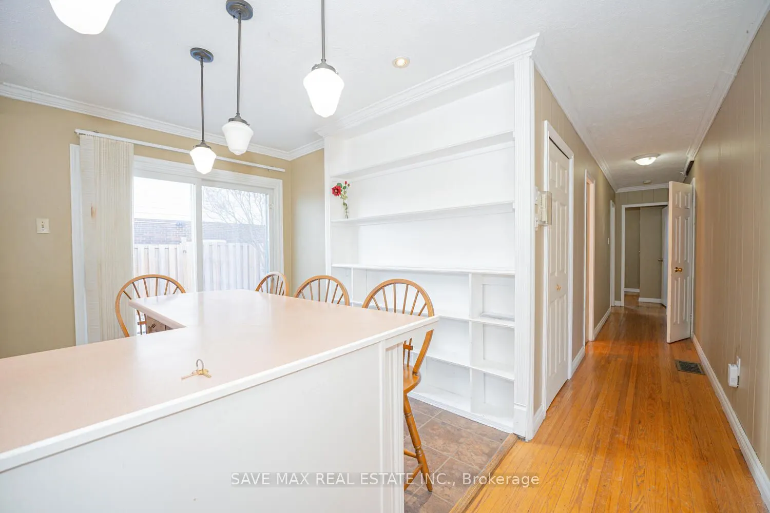 102 SUTHERLAND Avenue