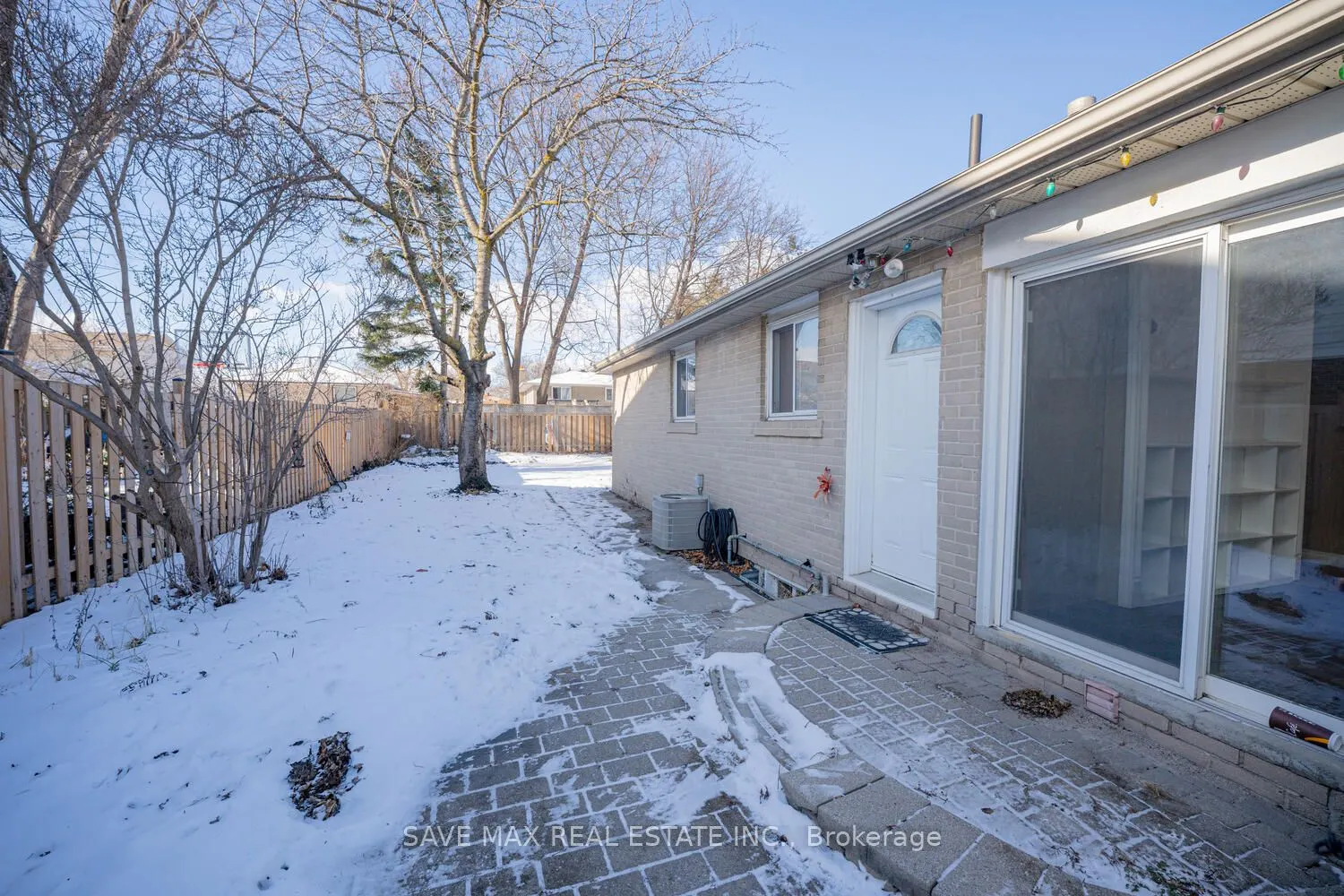 102 SUTHERLAND Avenue