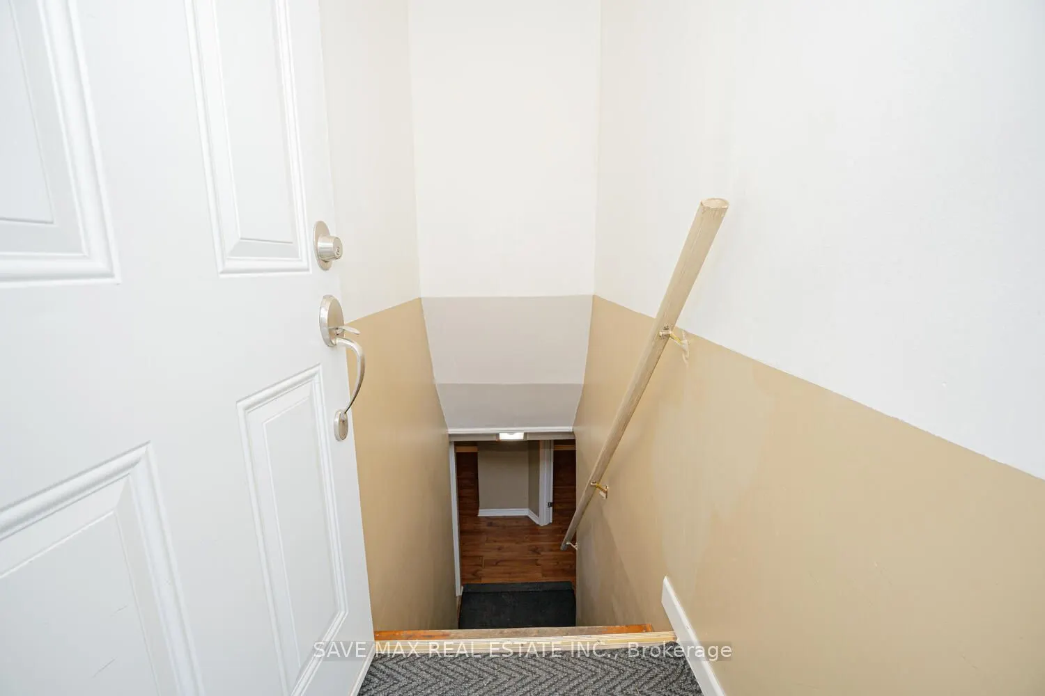 102 SUTHERLAND Avenue