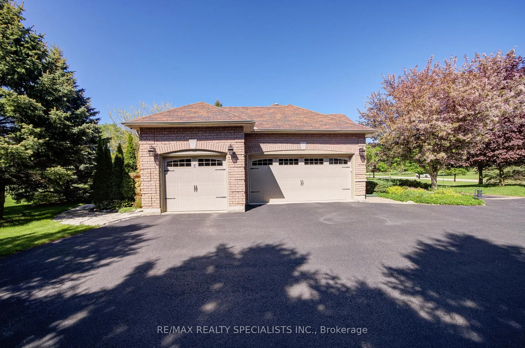 11 Bridlewood Boulevard