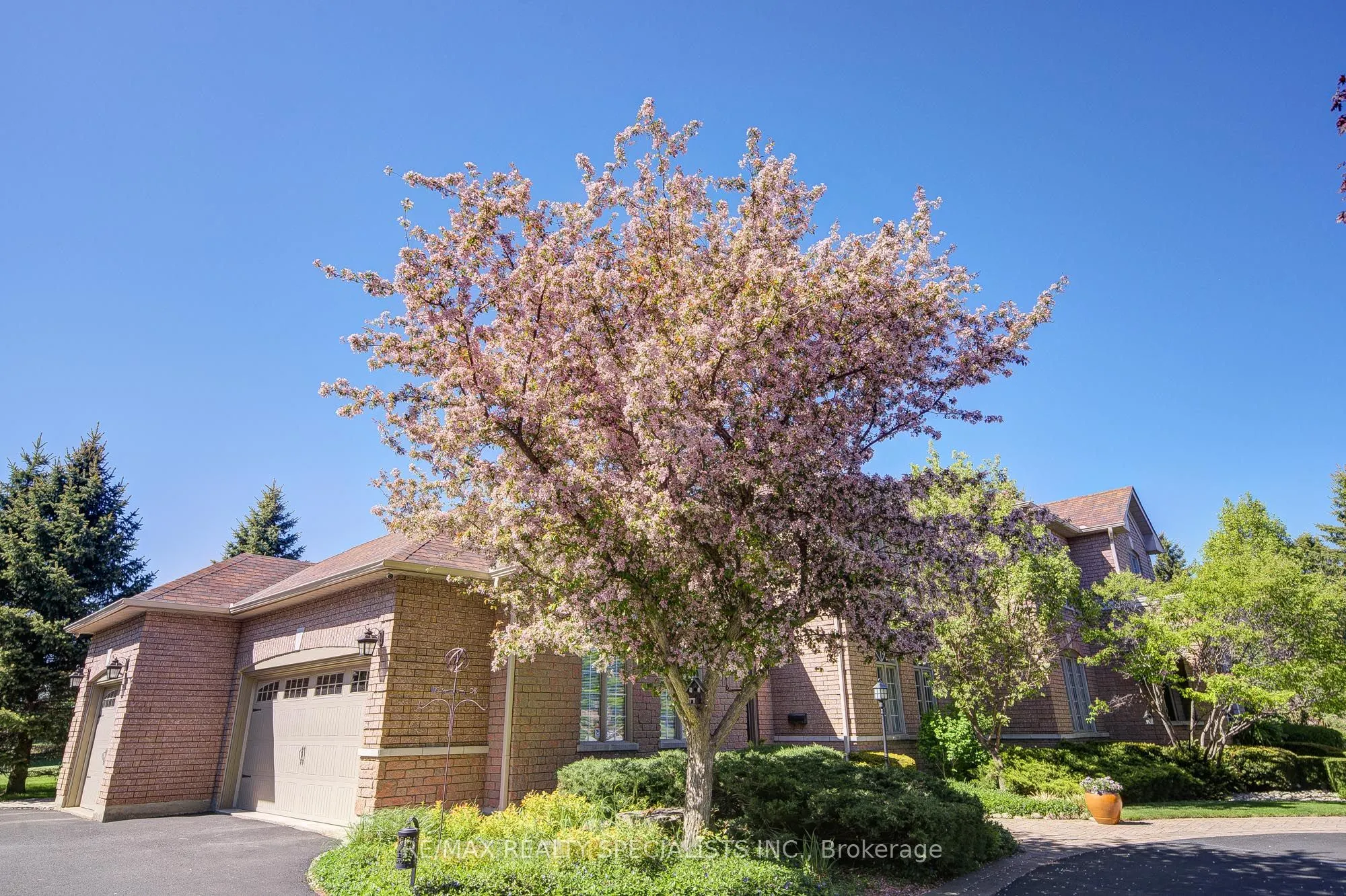 11 Bridlewood Boulevard