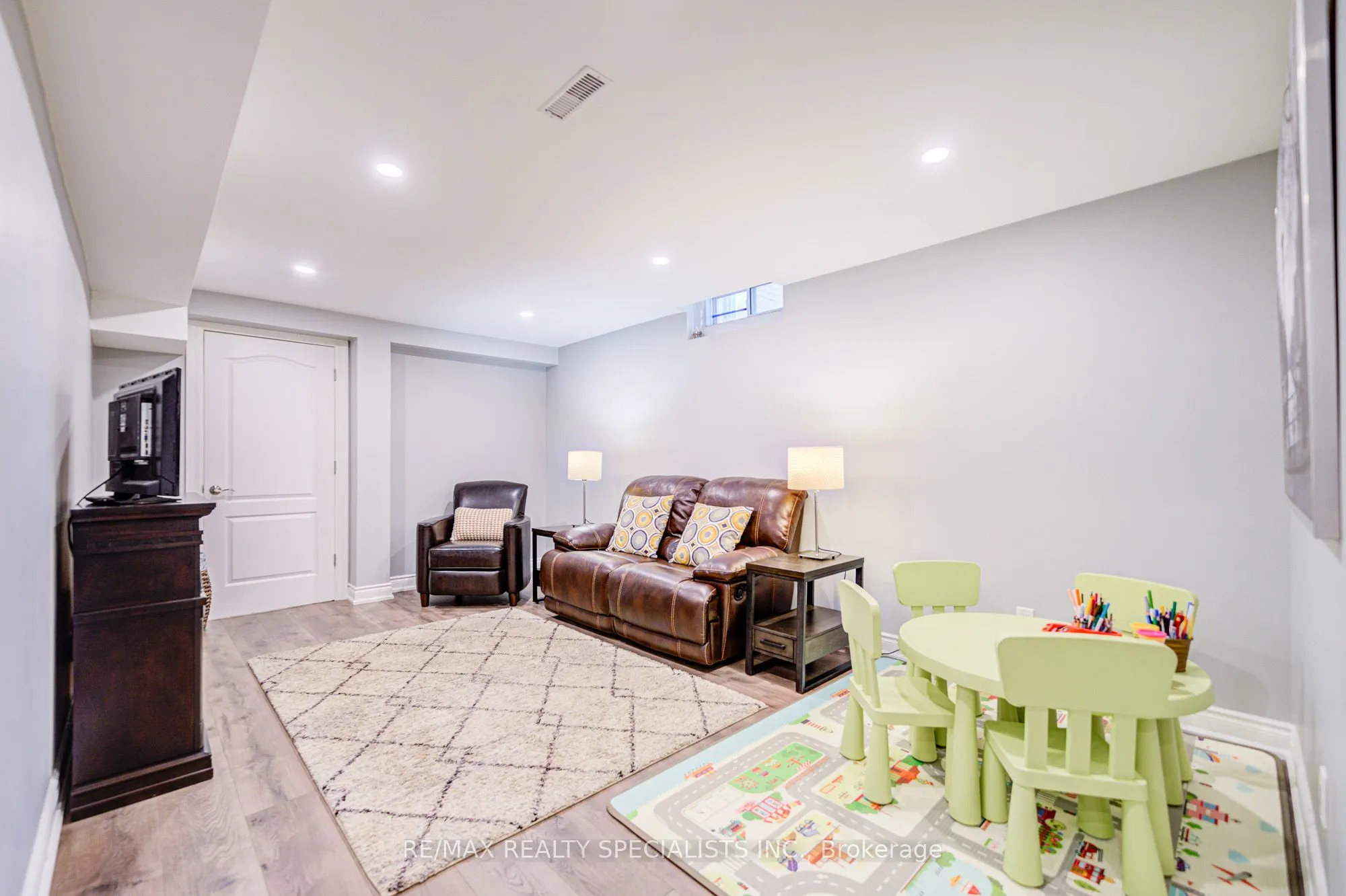 11 Bridlewood Boulevard