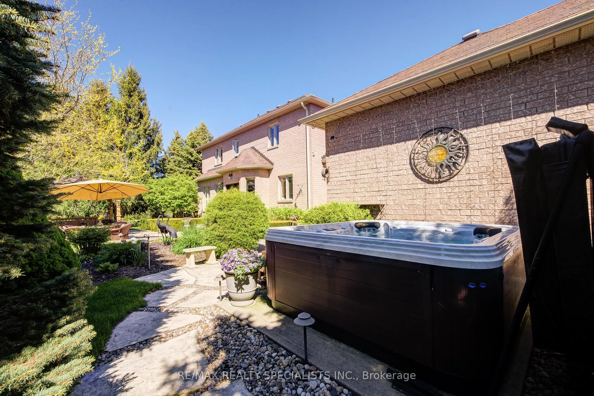11 Bridlewood Boulevard