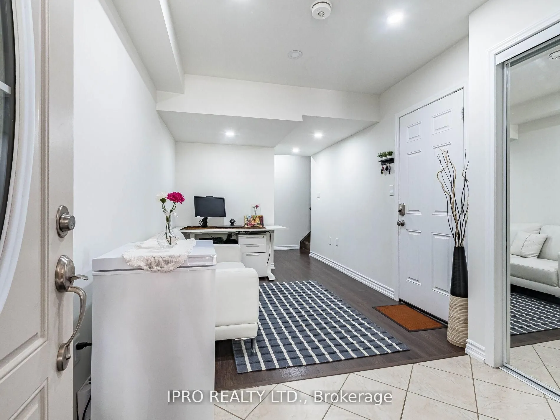 581 Allport Gate