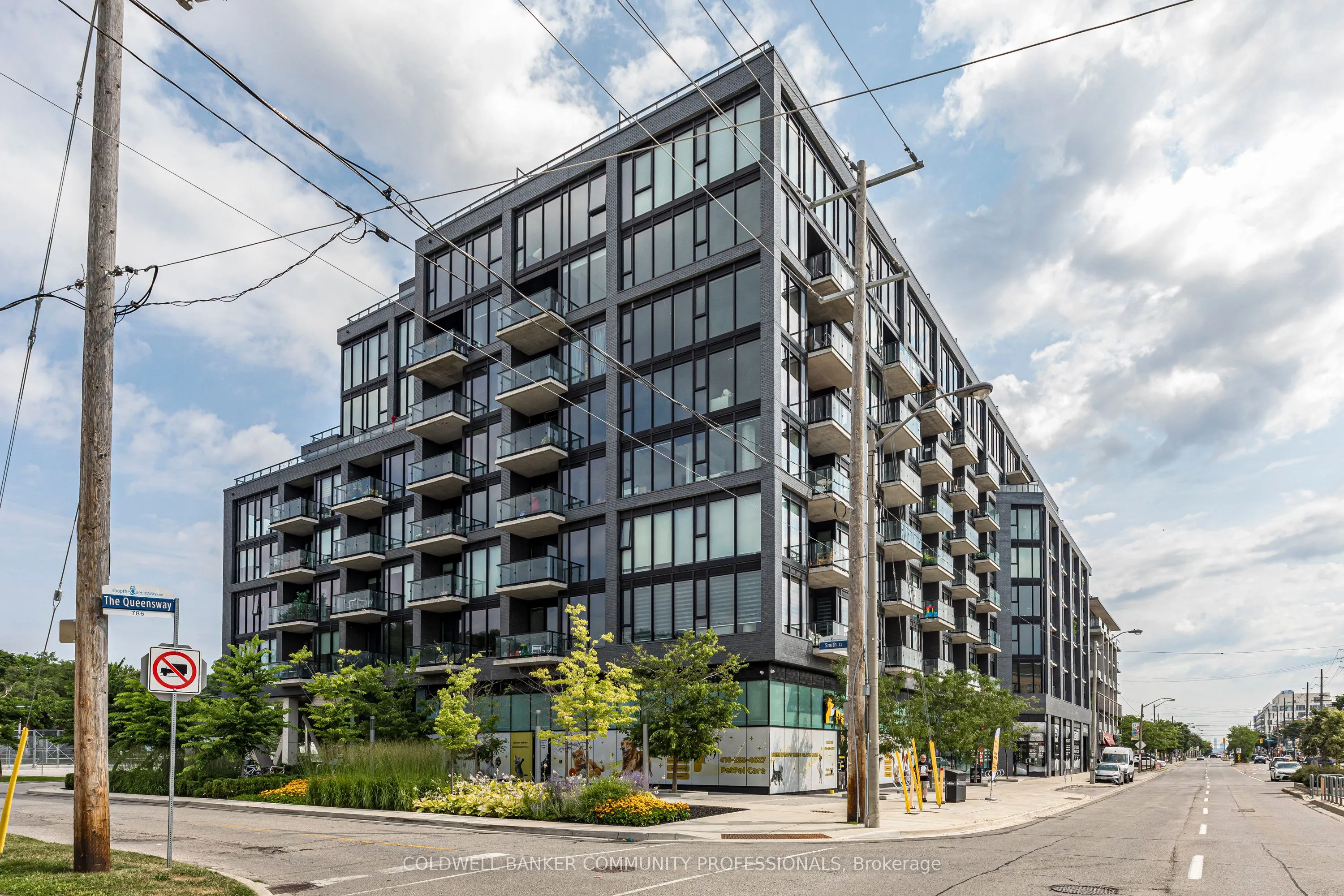 7 Smith Crescent, #424