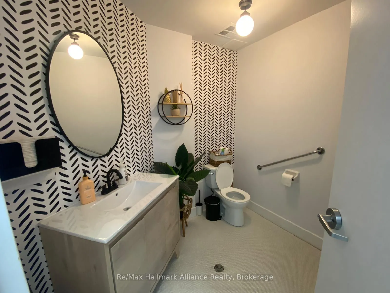 2083 Lake Shore Boulevard, #3