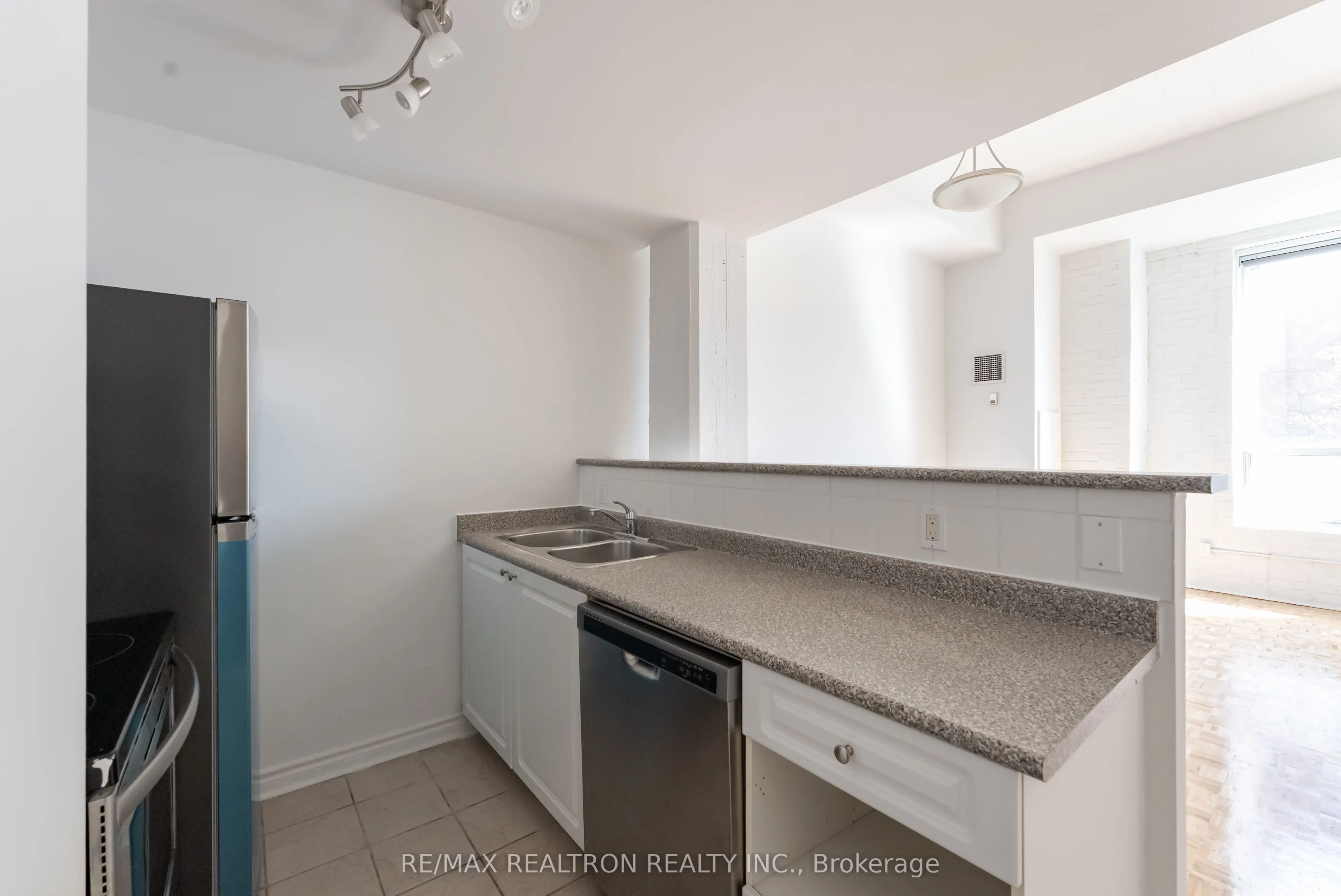 1407 Dupont Street, #401