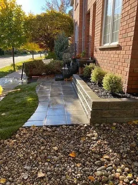 219 ROXTON Road