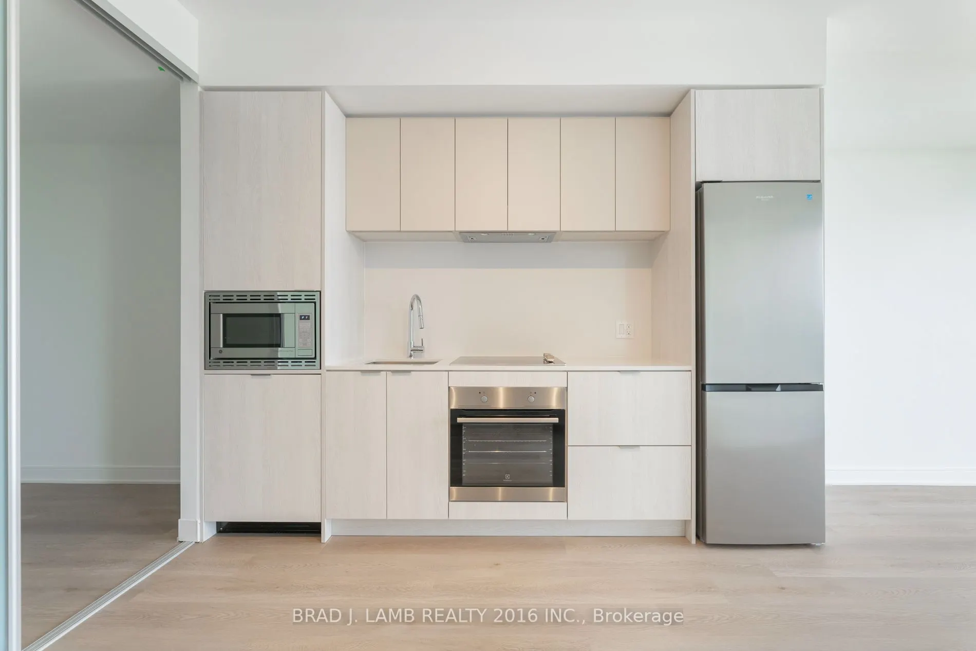 86 Dundas Street E, #1010