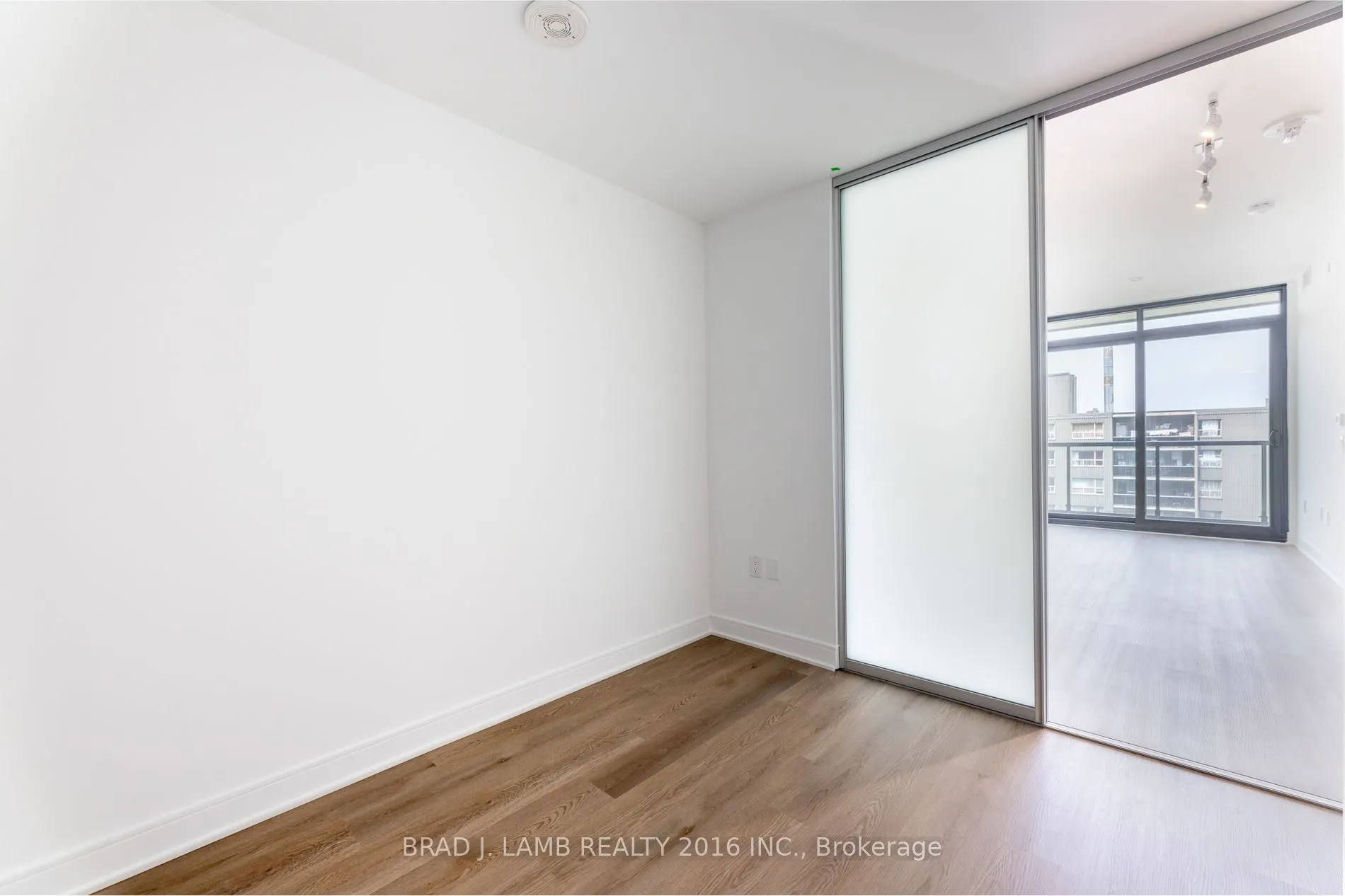 86 Dundas Street E, #1010