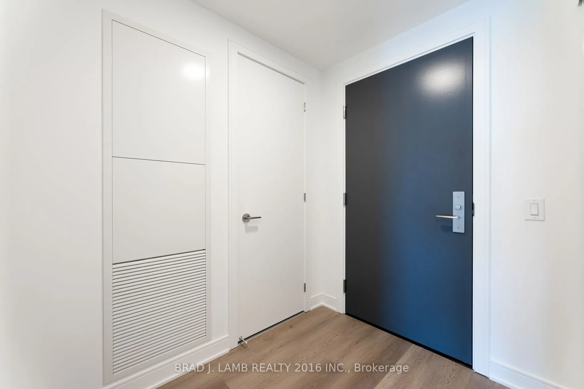86 Dundas Street E, #1010
