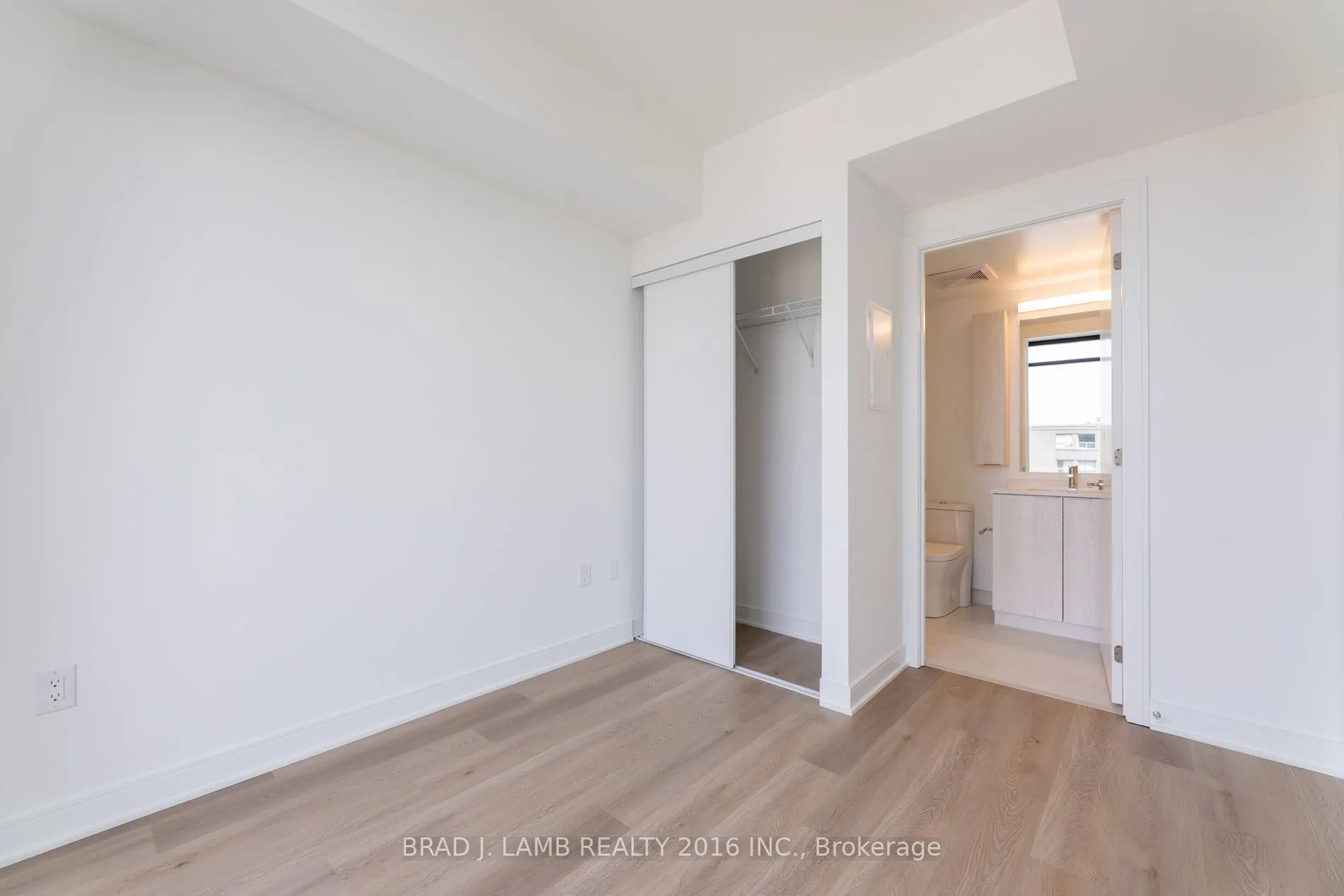86 Dundas Street E, #1010