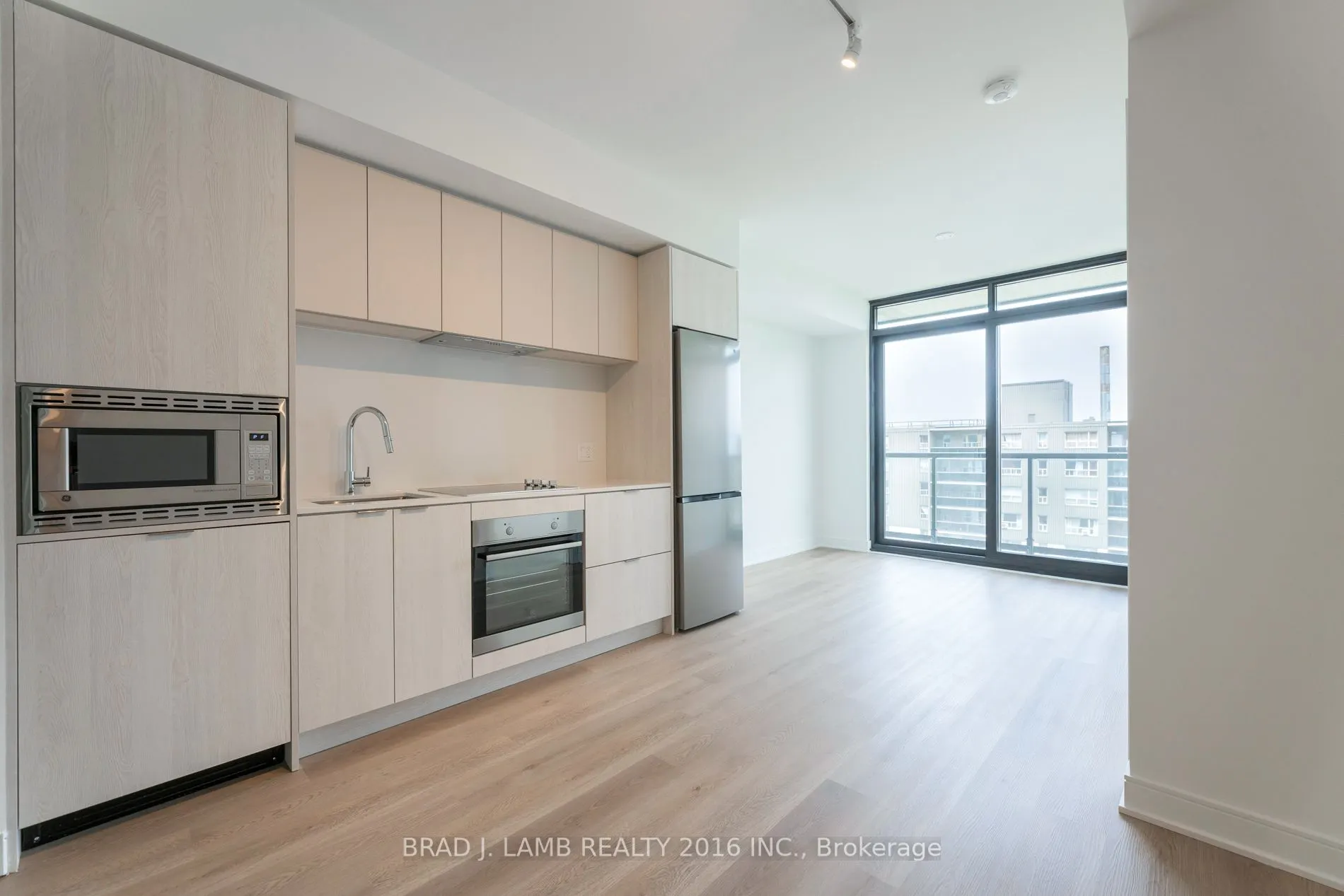 86 Dundas Street E, #1010