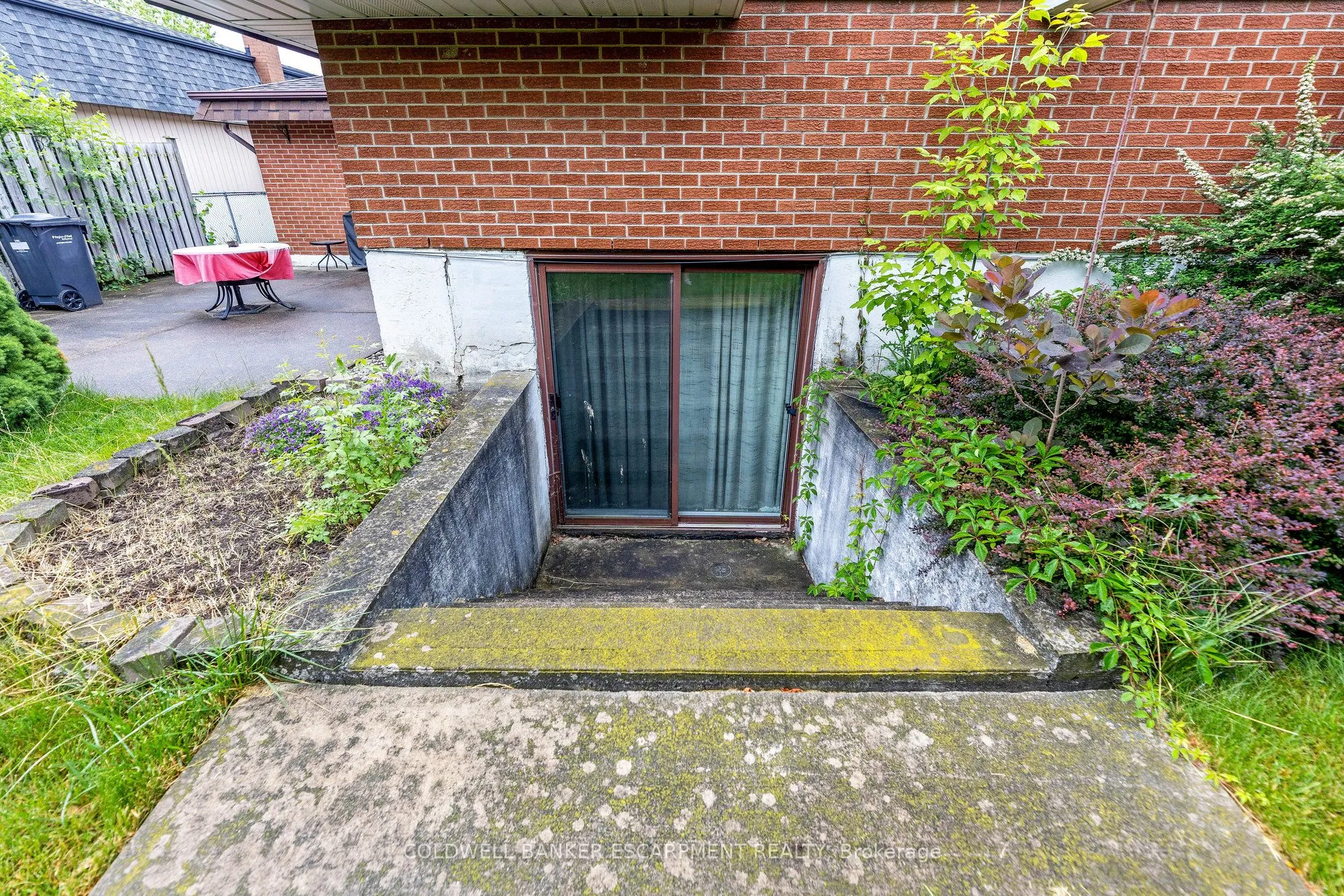 37 Grassmere Crescent