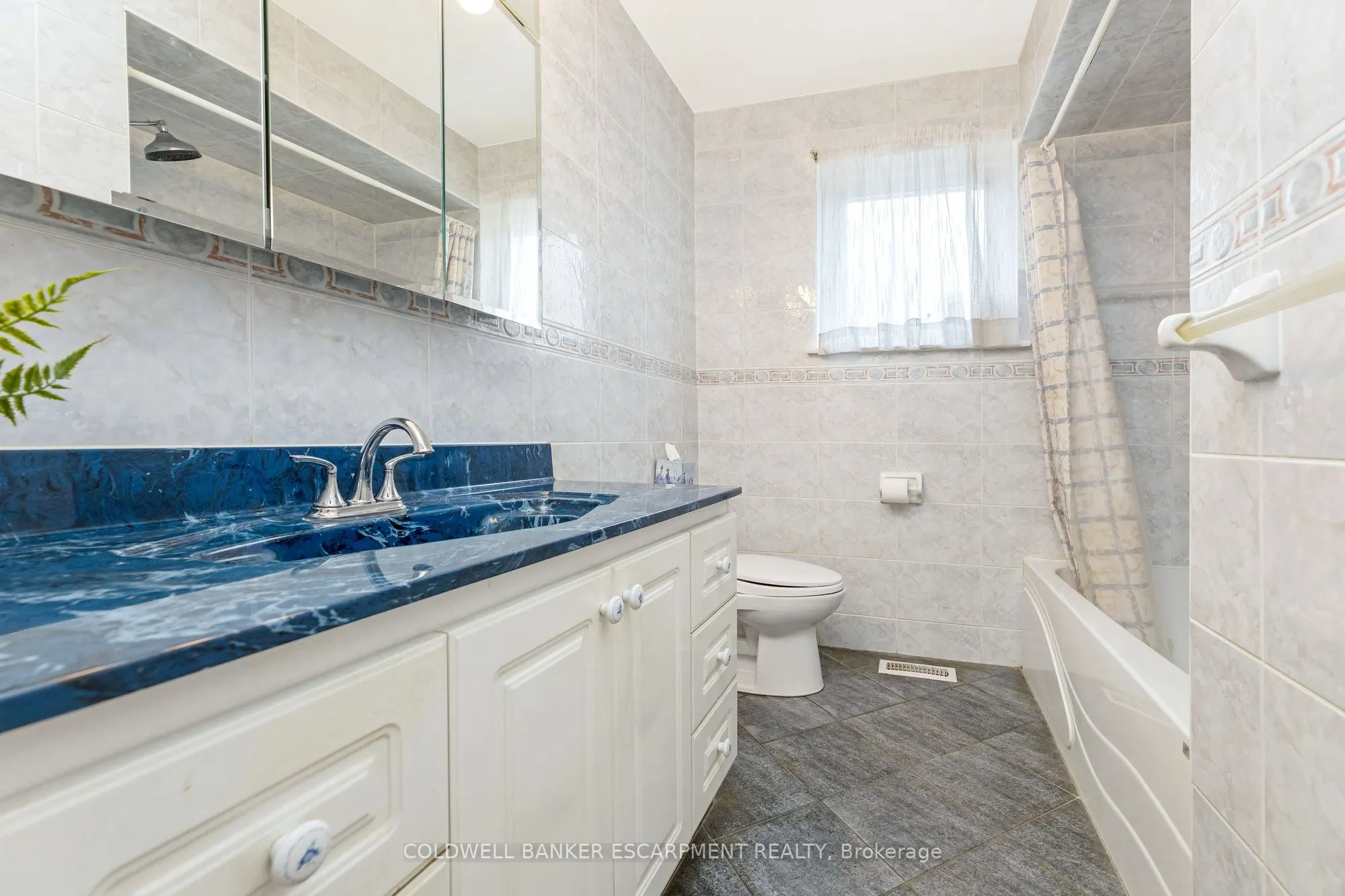 37 Grassmere Crescent