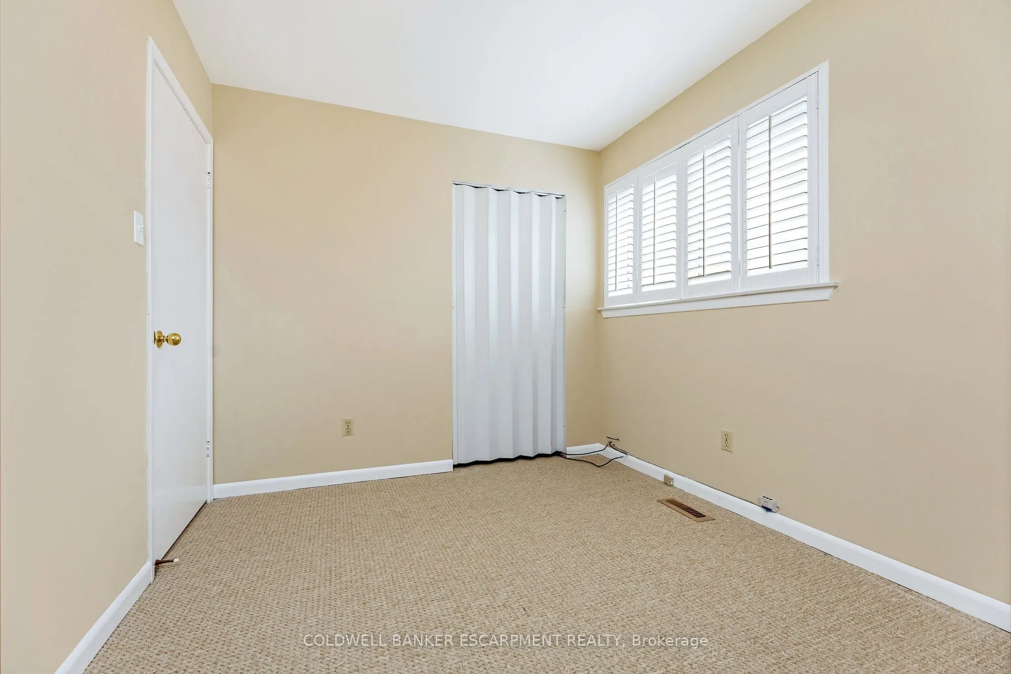 37 Grassmere Crescent