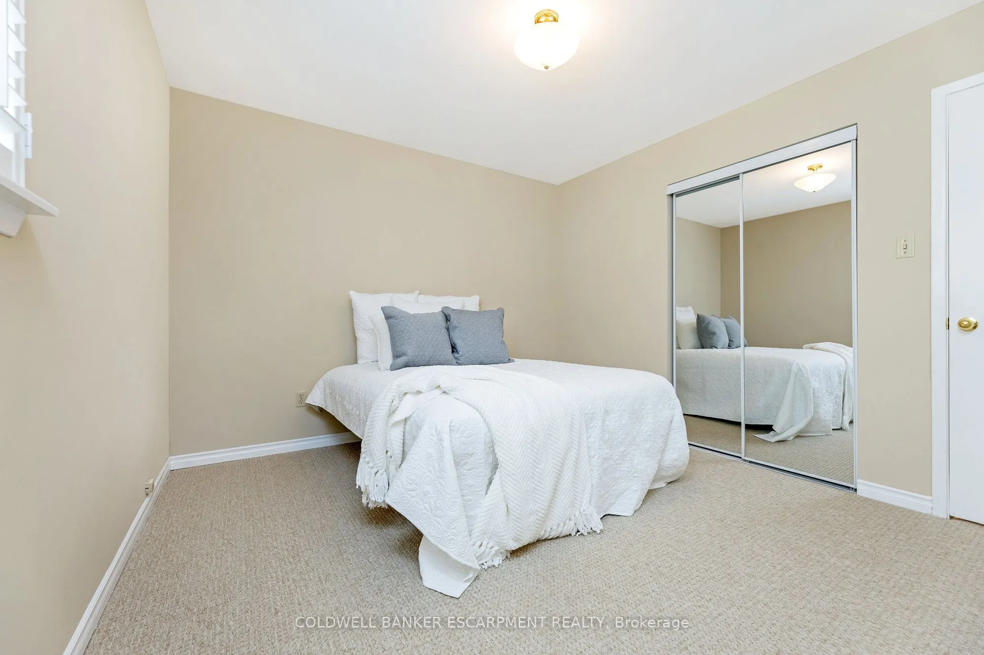 37 Grassmere Crescent