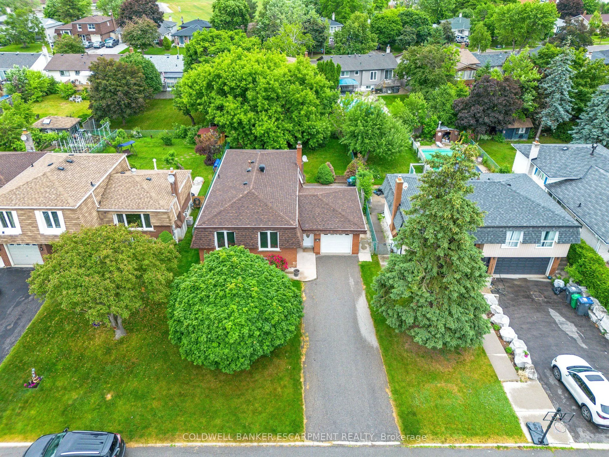 37 Grassmere Crescent