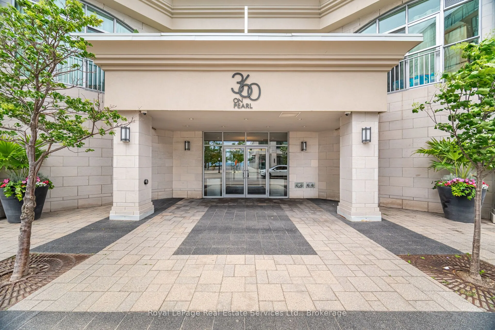 360 Pearl Street, #303