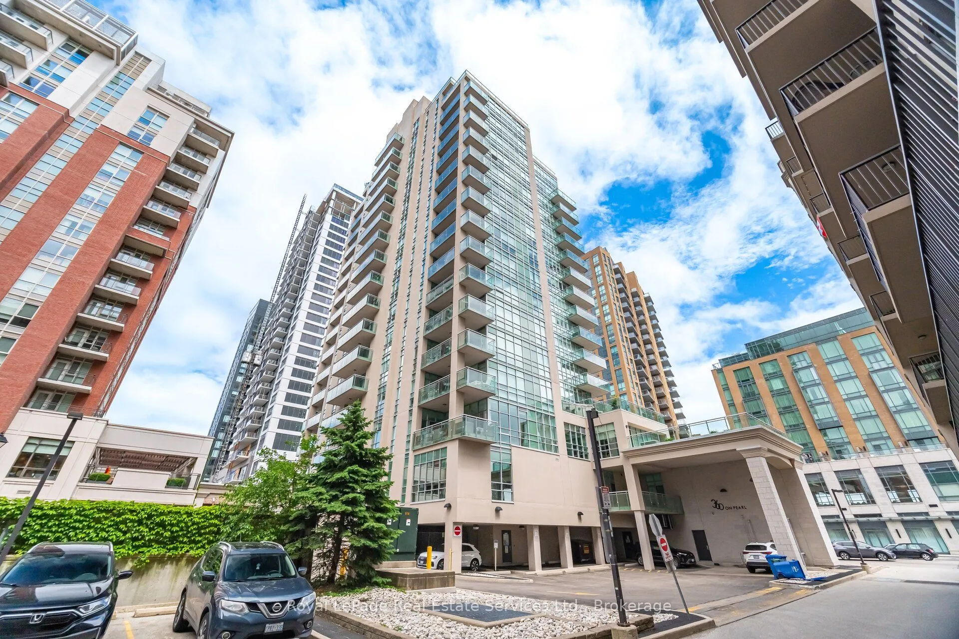 360 Pearl Street, #303