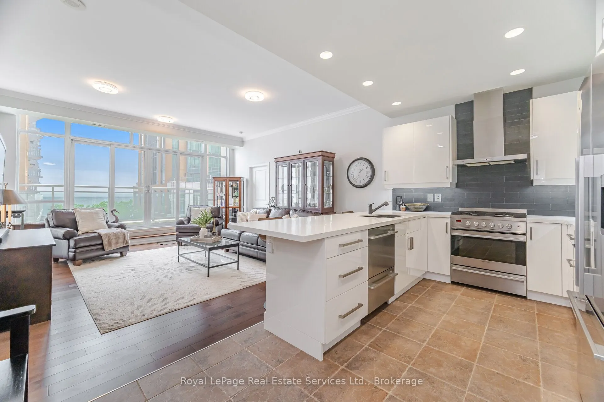 360 Pearl Street, #303