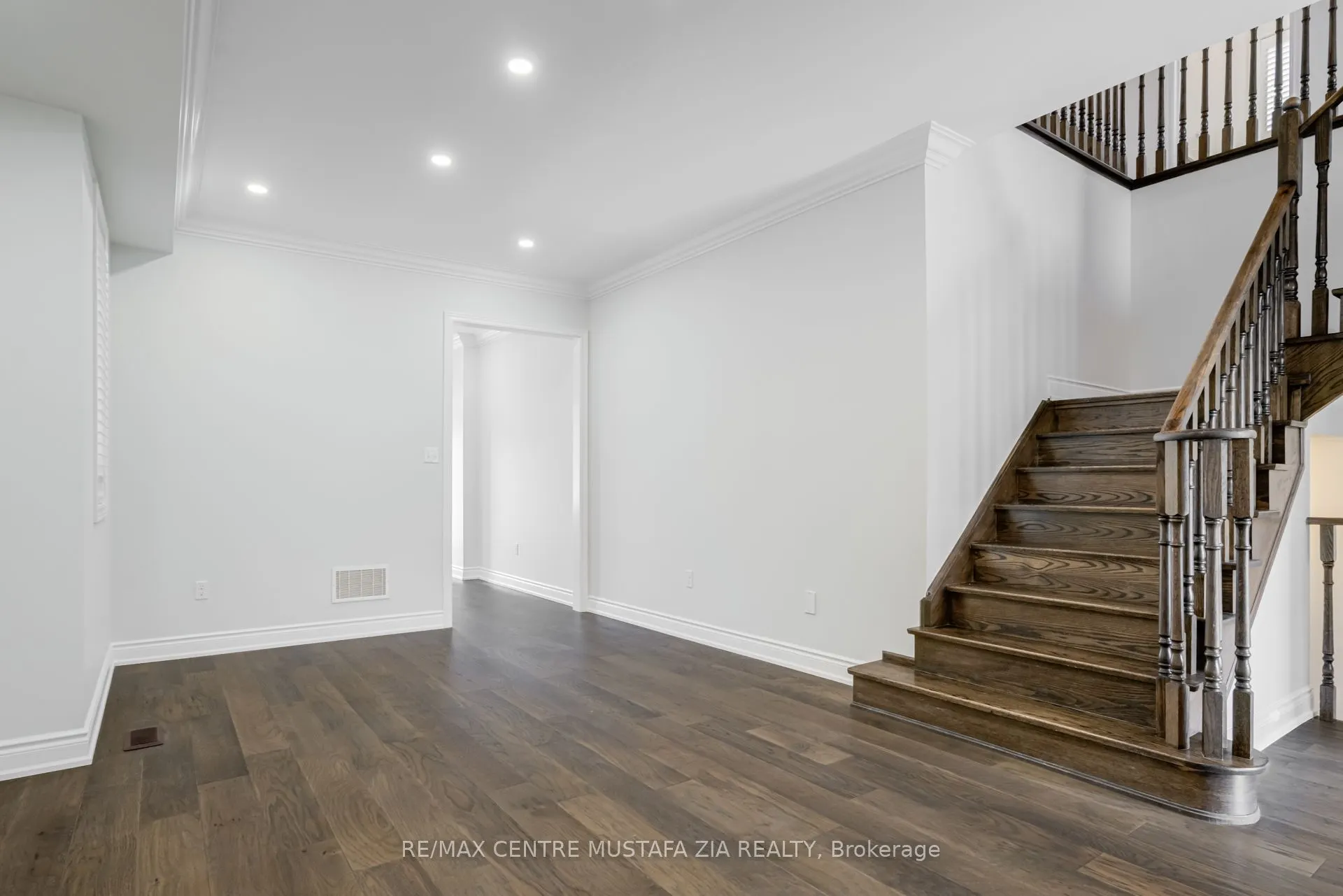562 Nairn Circle