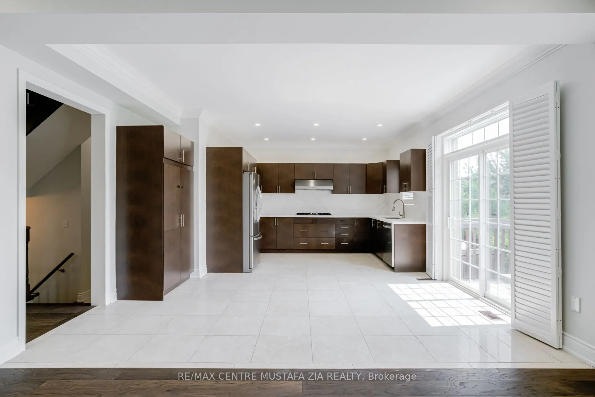 562 Nairn Circle