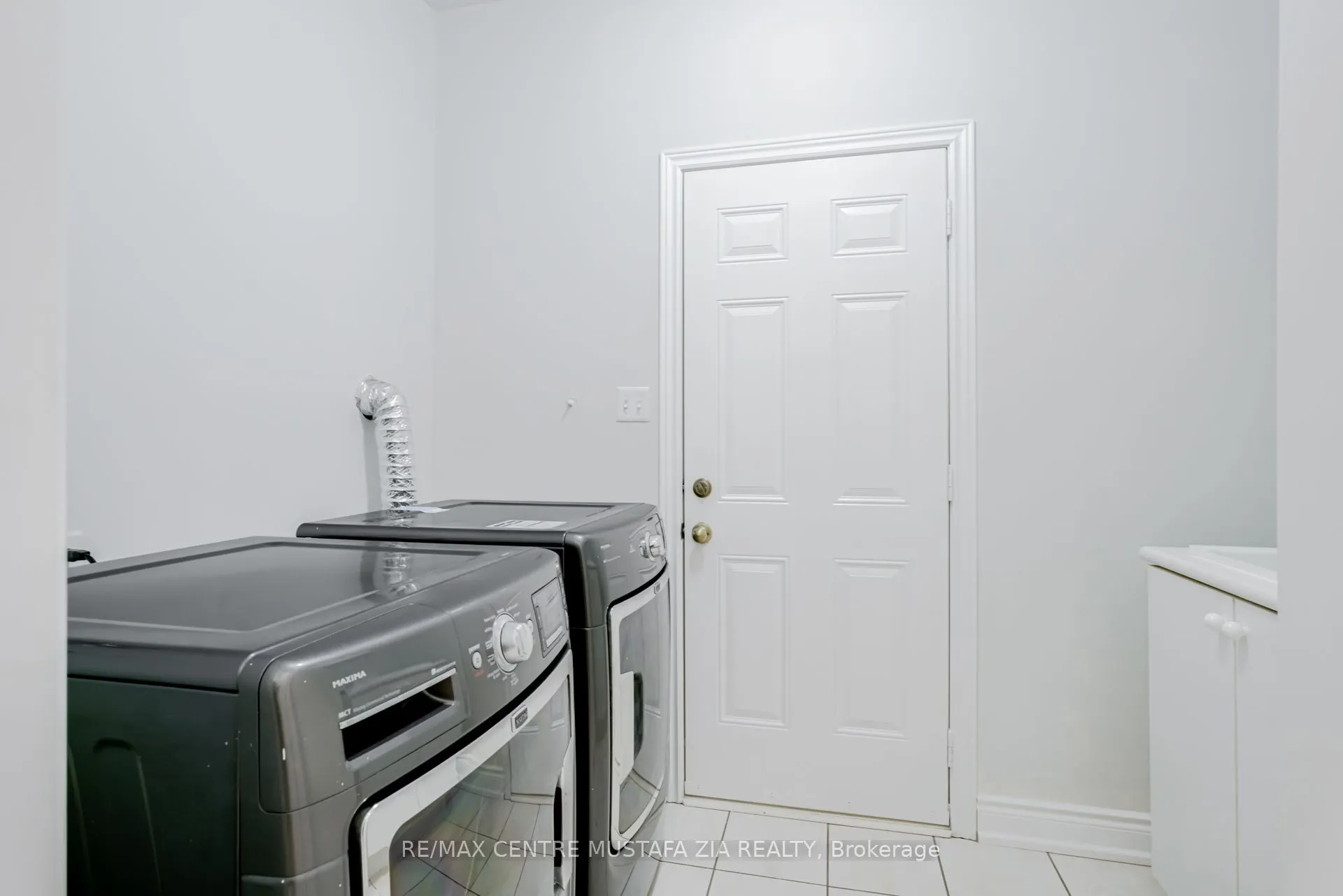 562 Nairn Circle