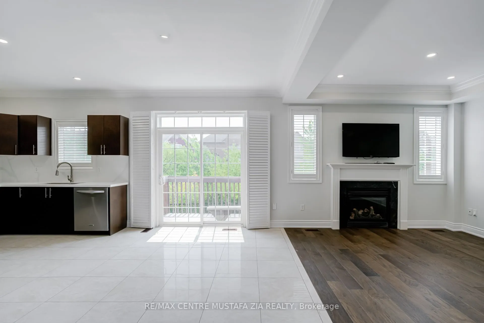562 Nairn Circle
