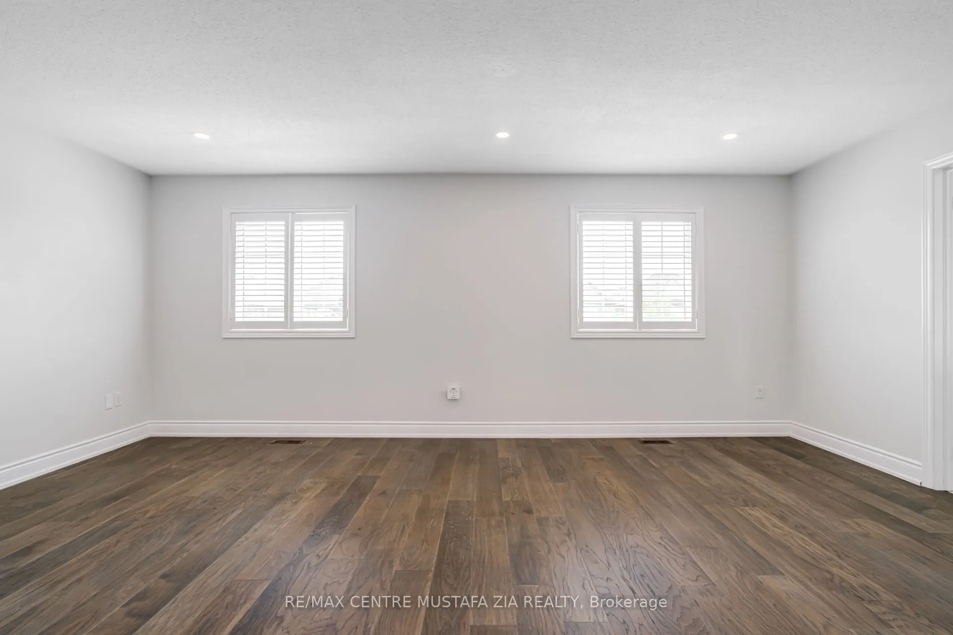 562 Nairn Circle