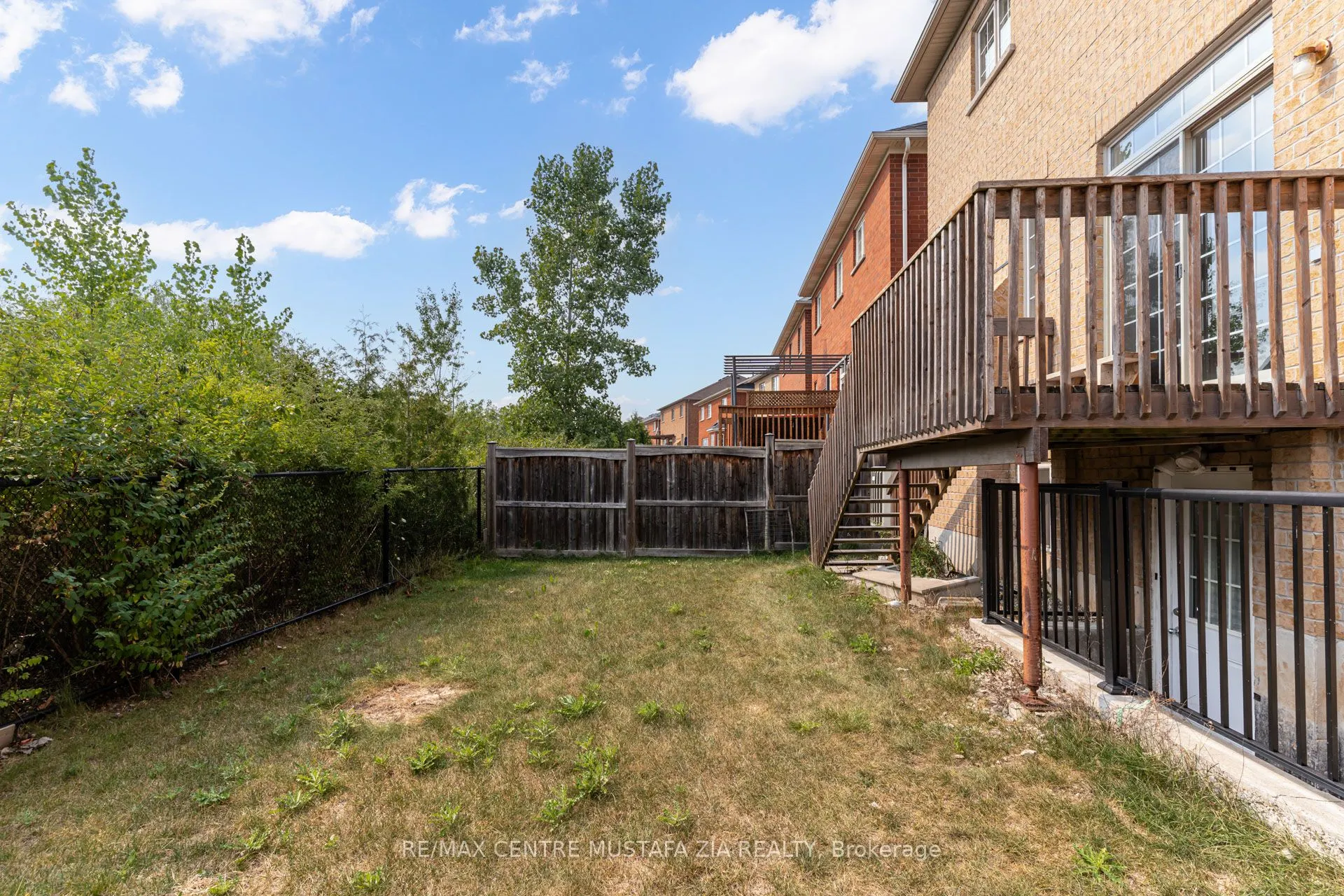 562 Nairn Circle