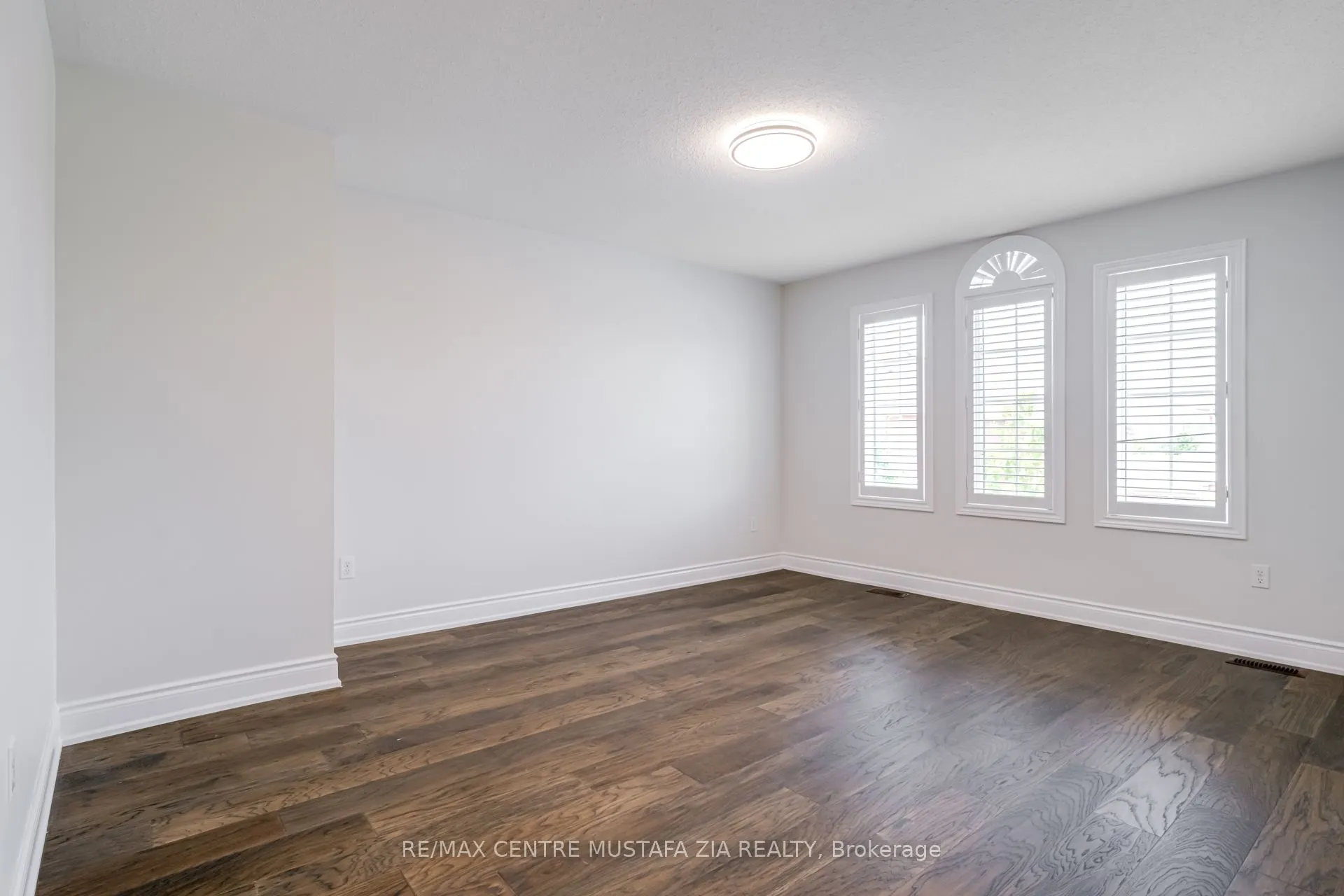 562 Nairn Circle