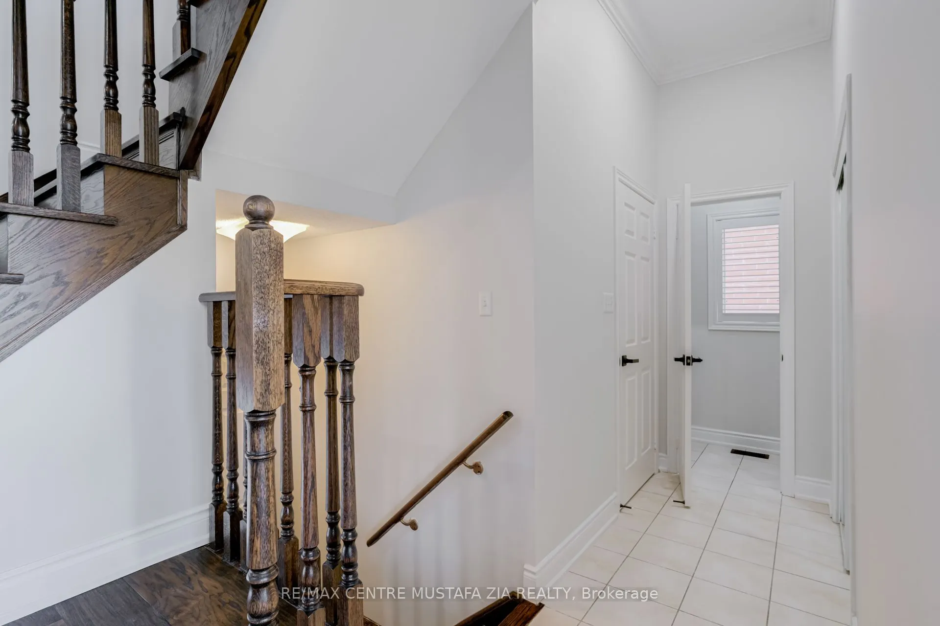 562 Nairn Circle
